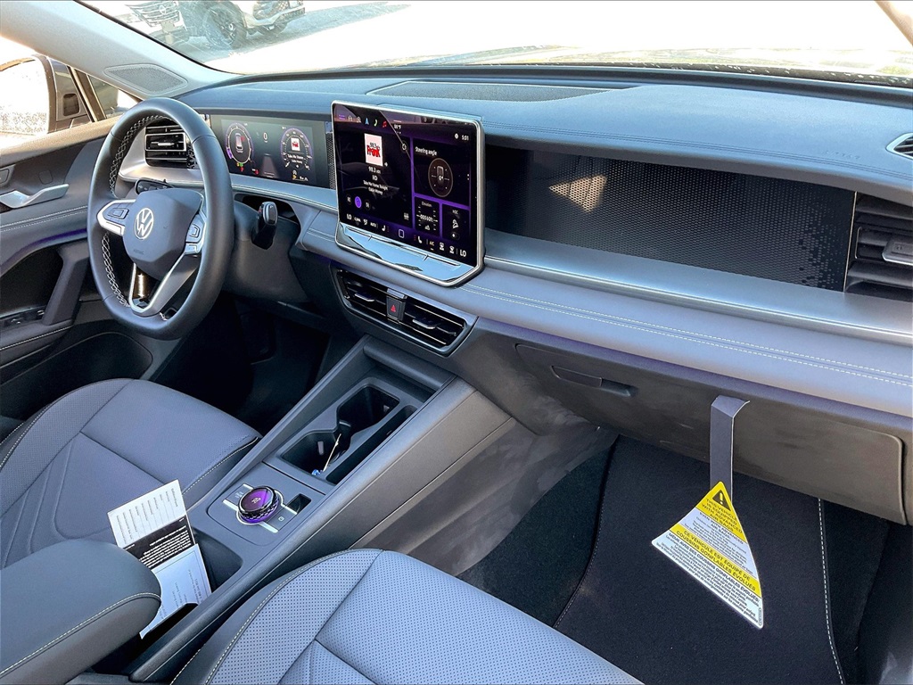 2025 Volkswagen Tiguan 2.0T SE - Photo 10