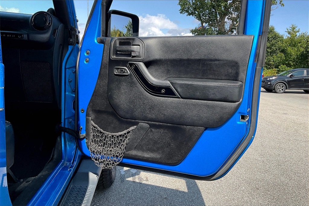 2014 Jeep Wrangler Unlimited Altitude - Photo 11