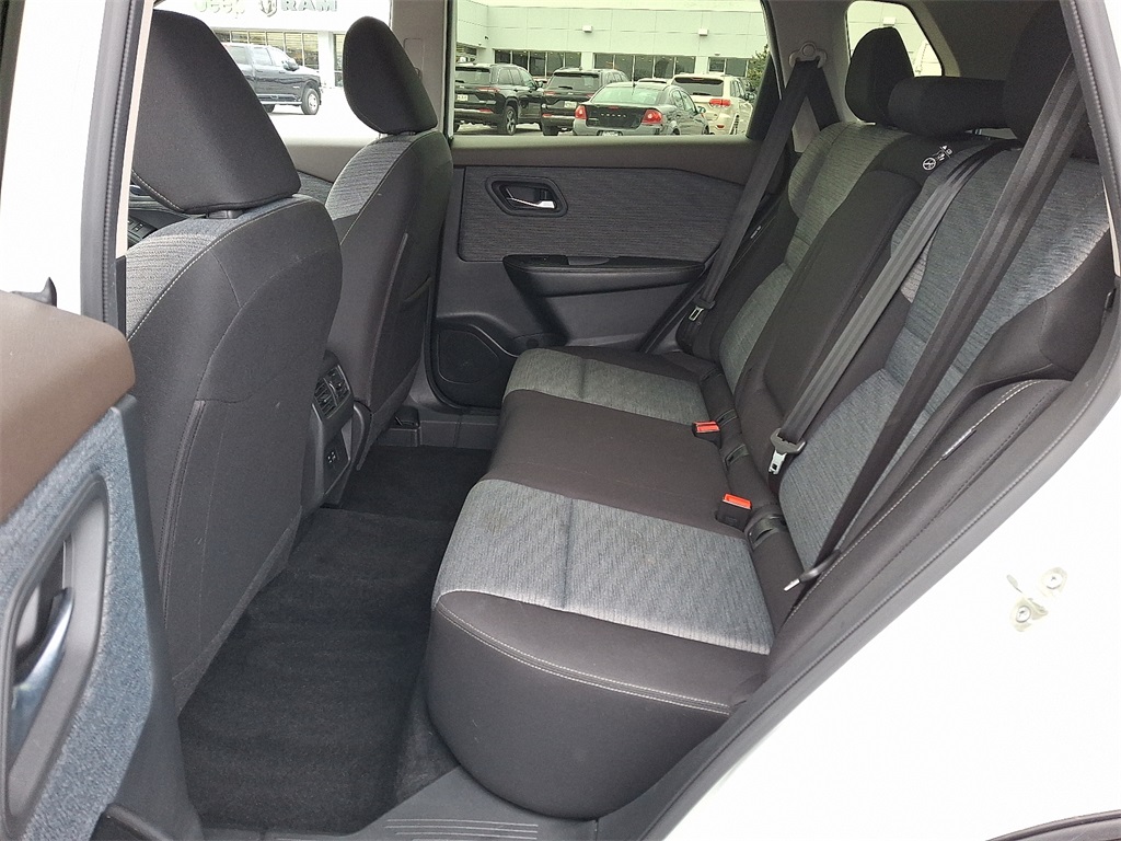 2023 Nissan Rogue SV - Photo 11