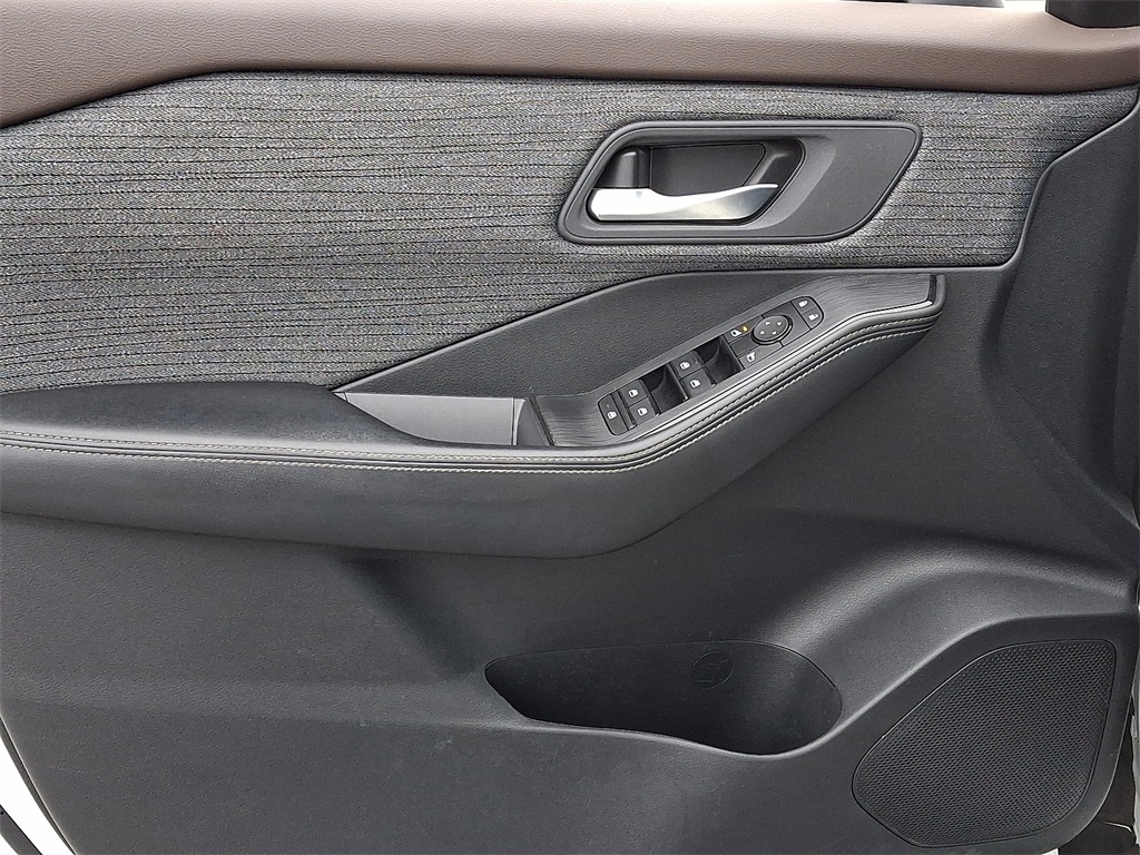 2023 Nissan Rogue SV - Photo 13