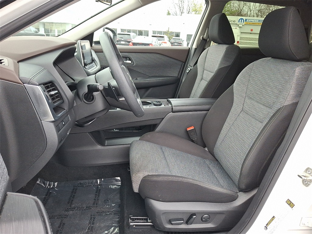 2023 Nissan Rogue SV - Photo 14