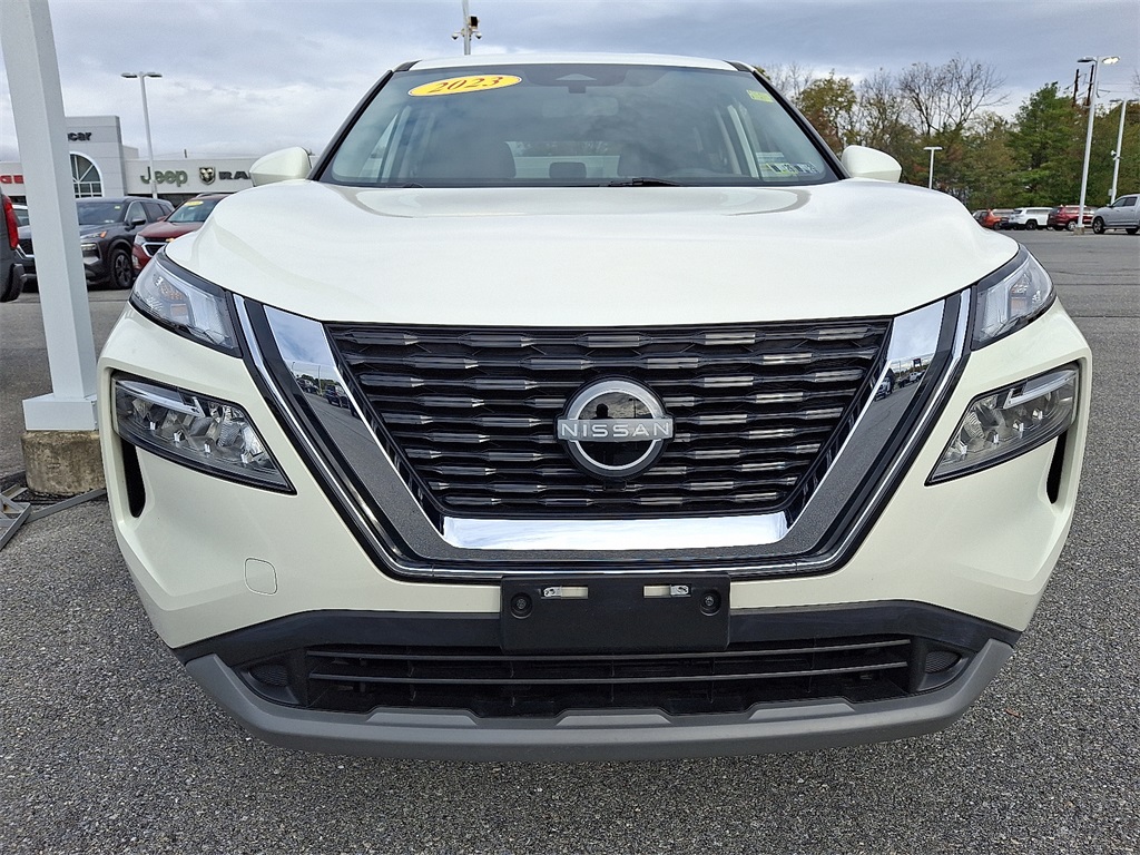 2023 Nissan Rogue SV - Photo 2