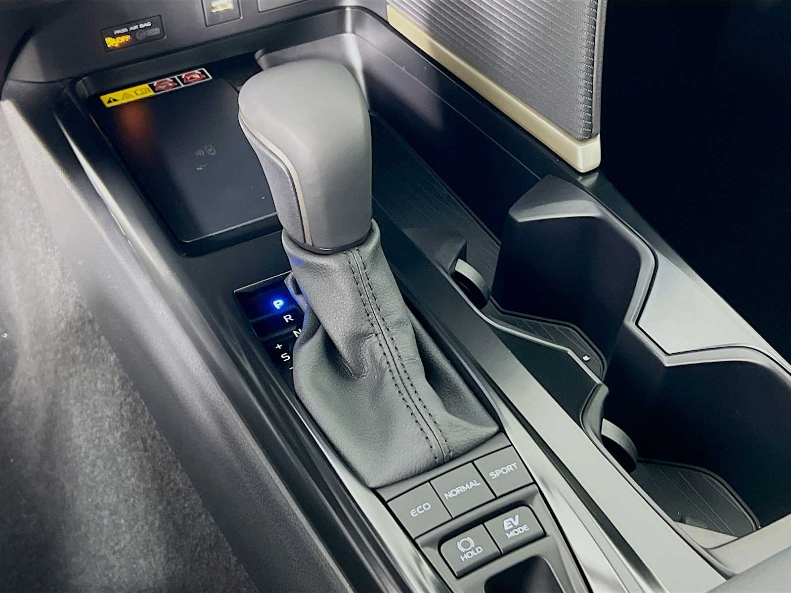 2025 Toyota Camry SE - Photo 11