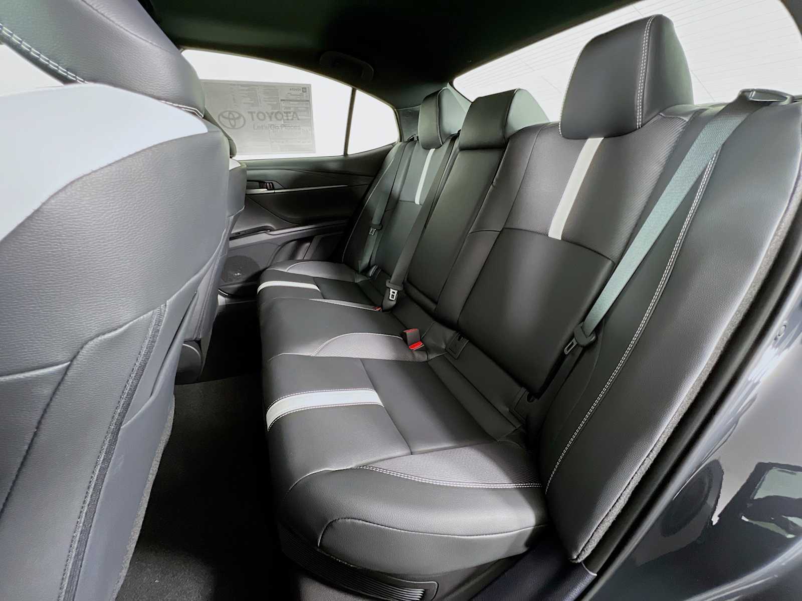 2025 Toyota Camry SE - Photo 13