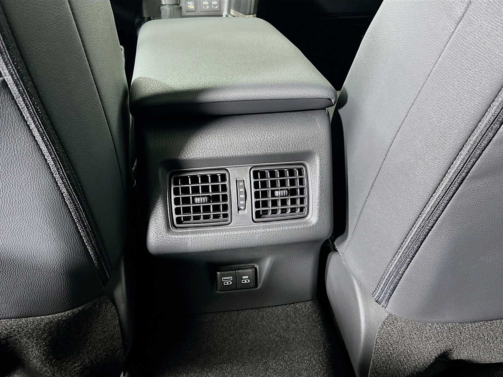 2025 Toyota Camry SE - Photo 14
