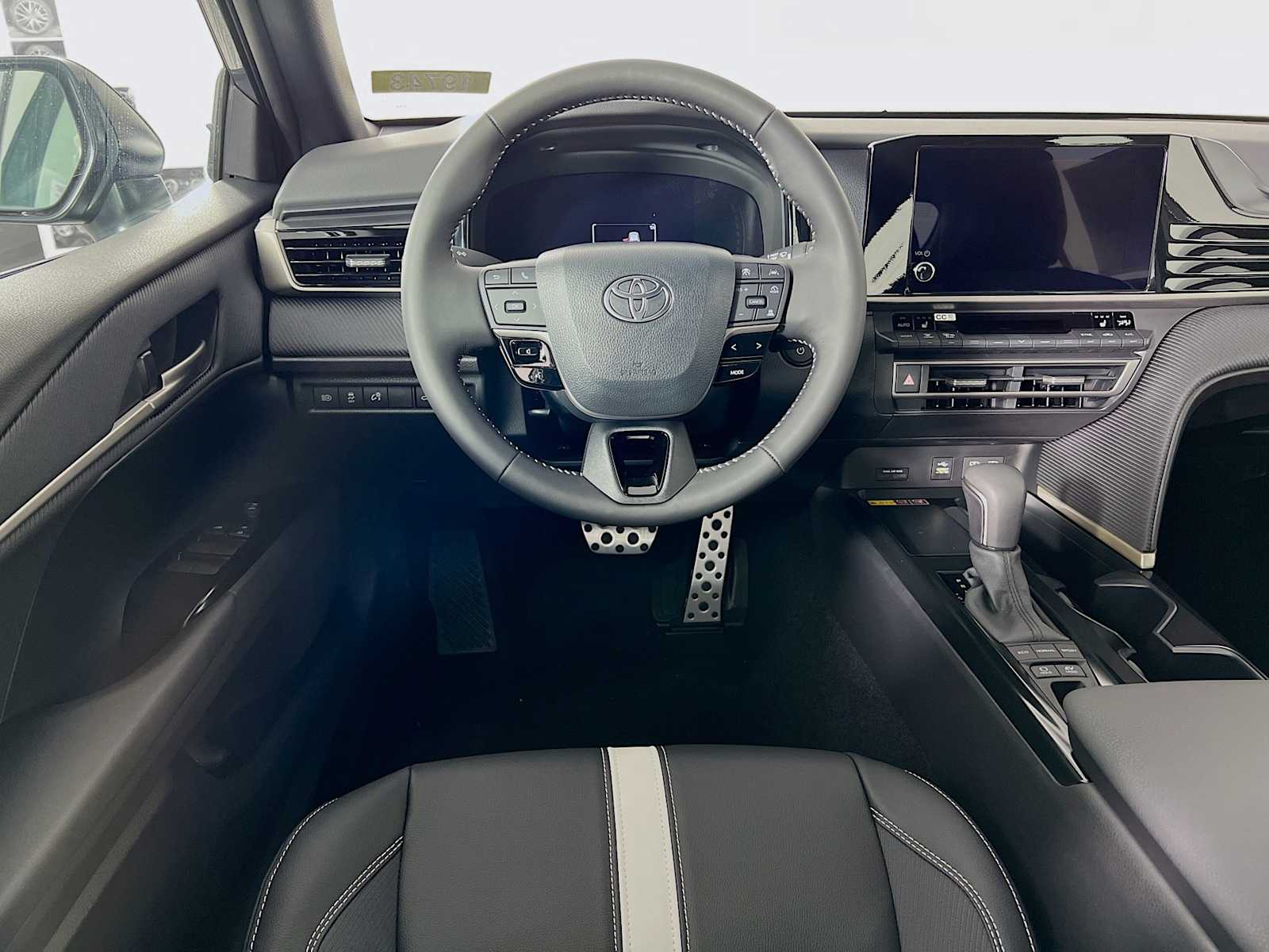 2025 Toyota Camry SE - Photo 15