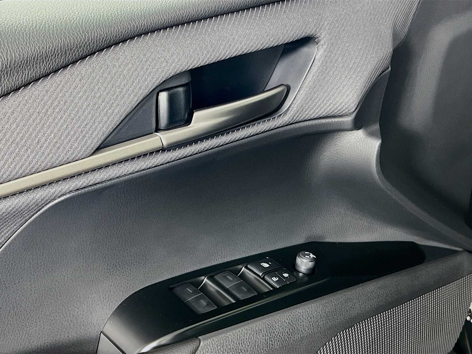 2025 Toyota Camry SE - Photo 16