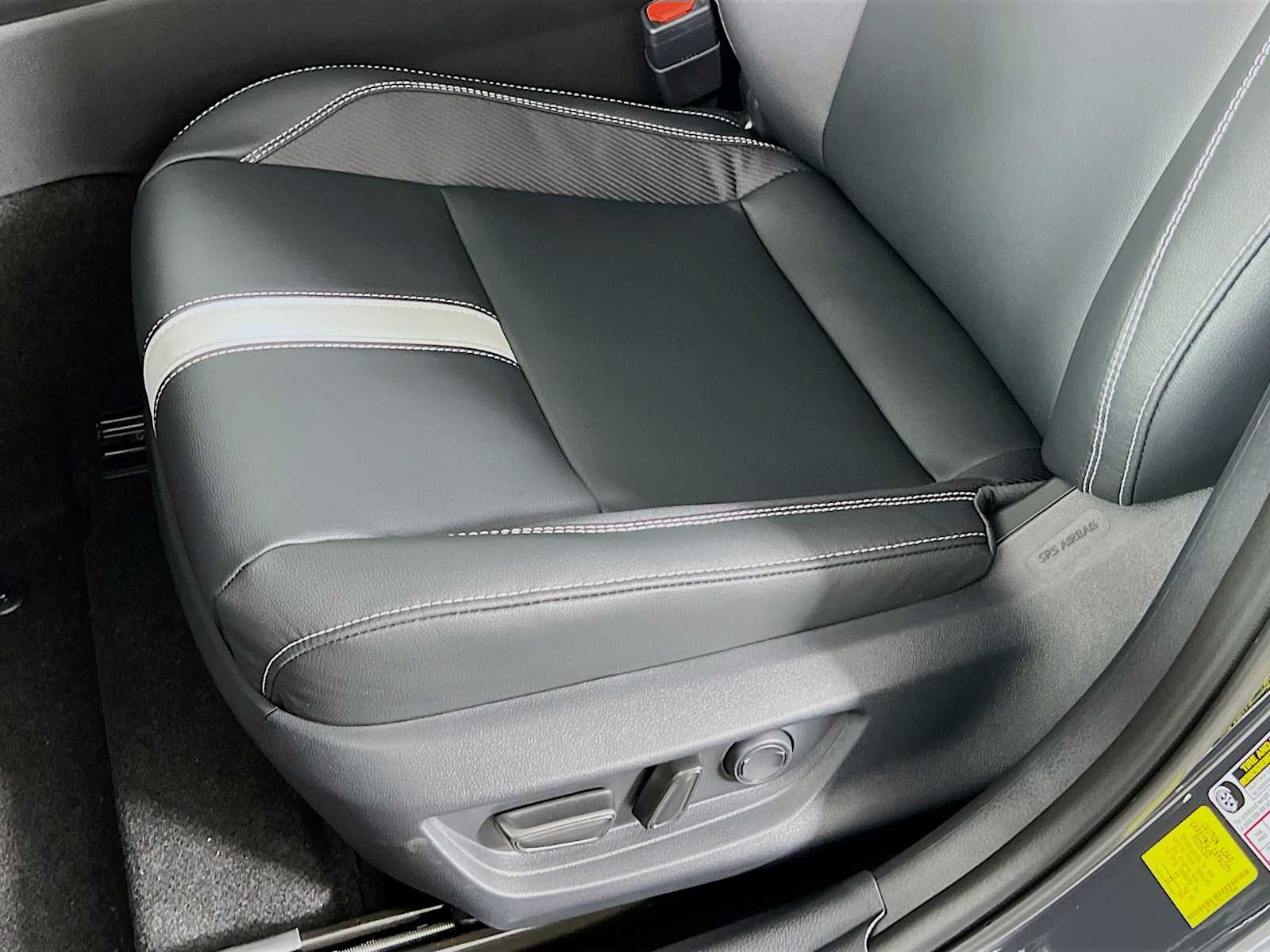 2025 Toyota Camry SE - Photo 17
