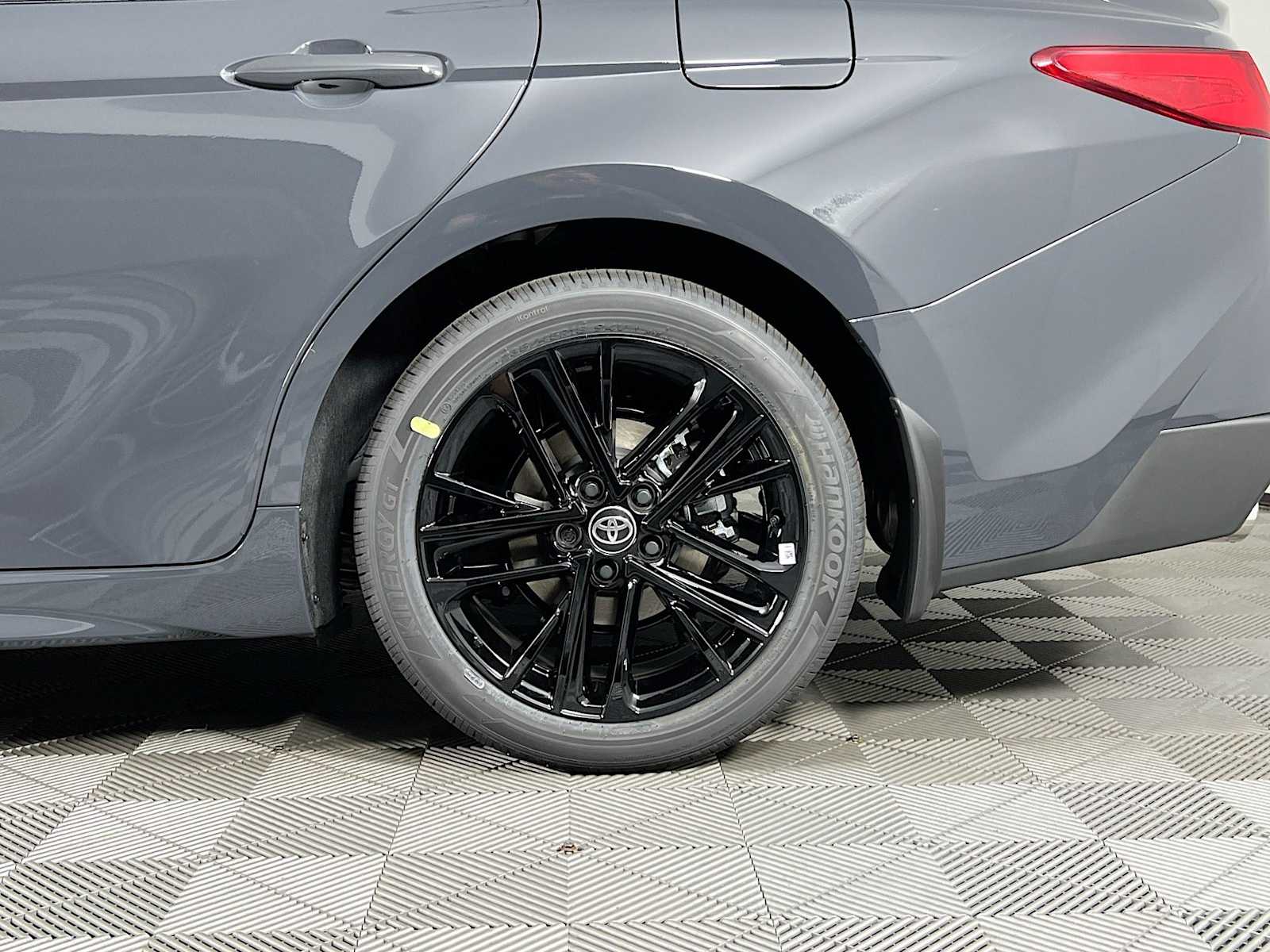2025 Toyota Camry SE - Photo 19