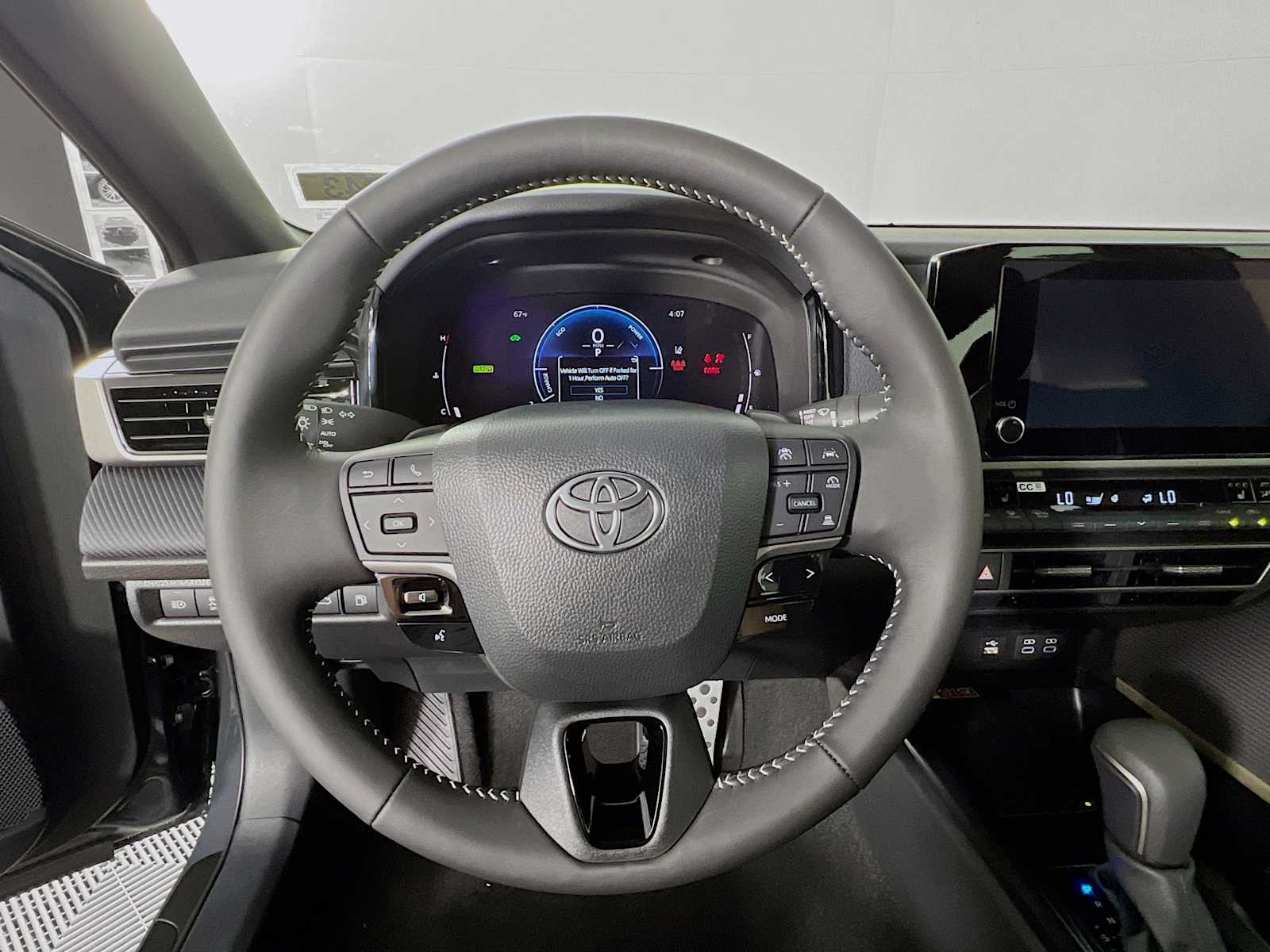 2025 Toyota Camry SE - Photo 7