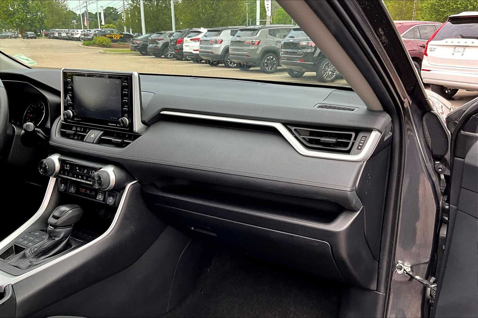 2021 Toyota RAV4 XLE - Photo 13