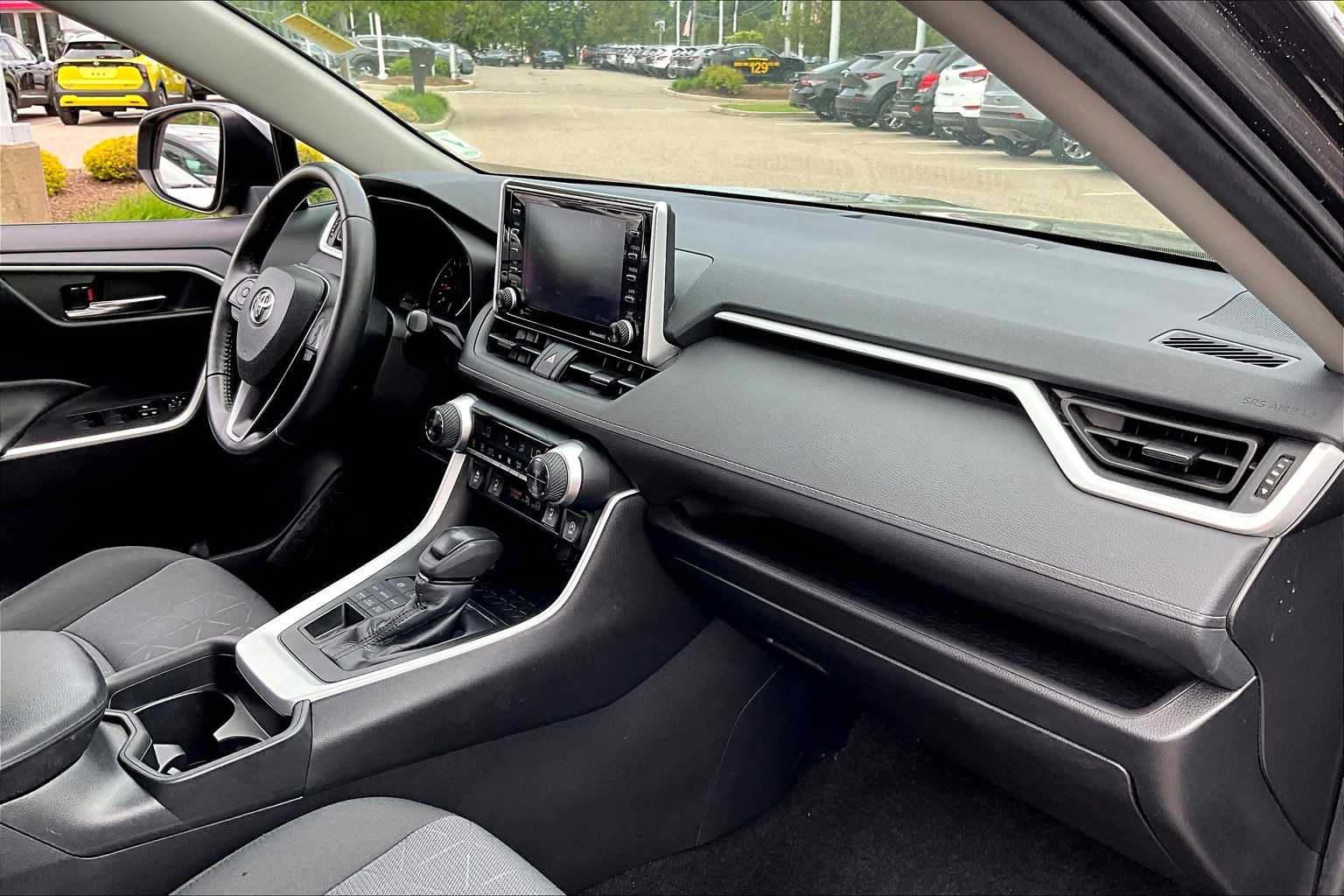 2021 Toyota RAV4 XLE - Photo 14