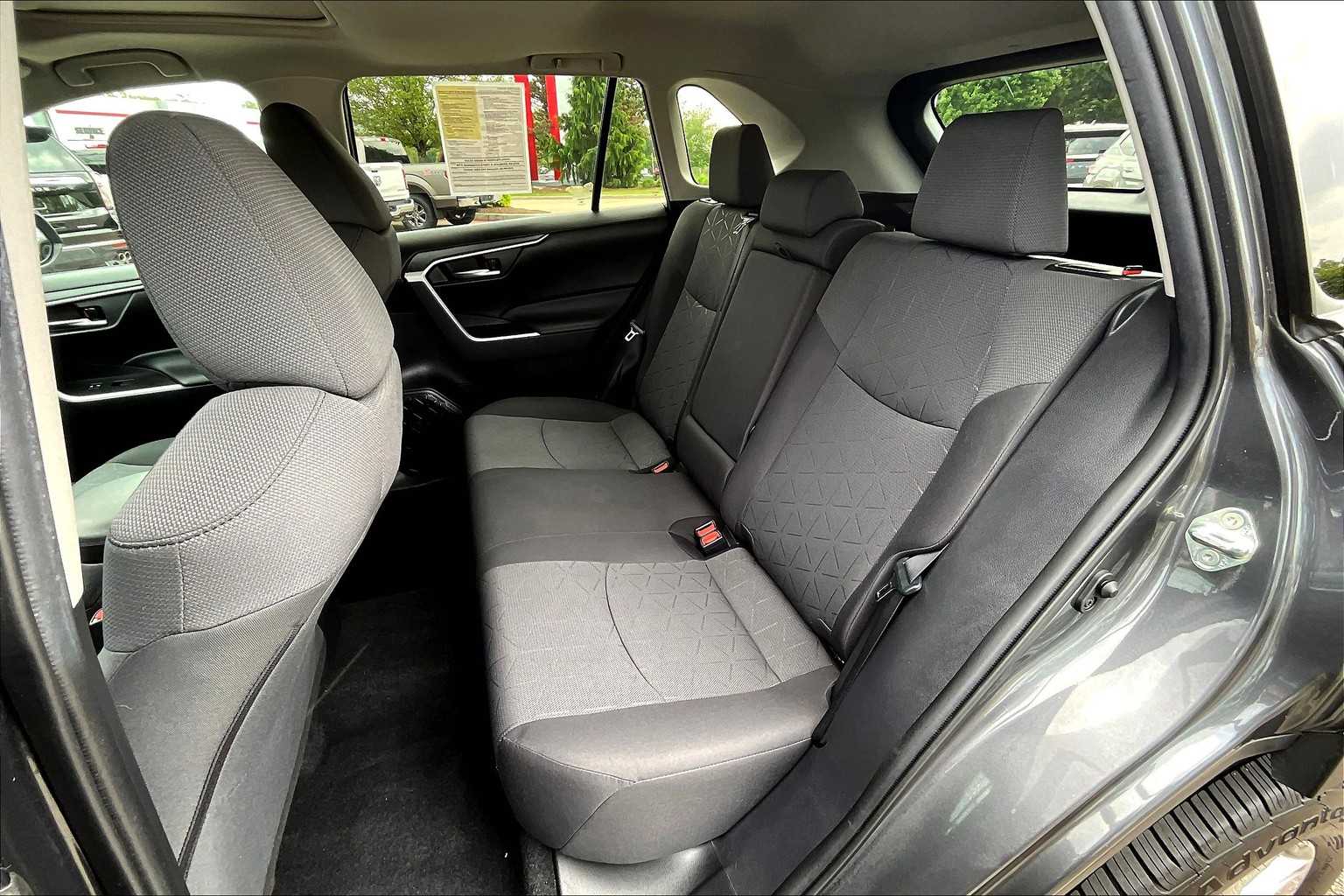 2021 Toyota RAV4 XLE - Photo 15