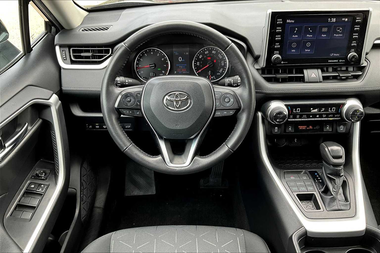 2021 Toyota RAV4 XLE - Photo 17