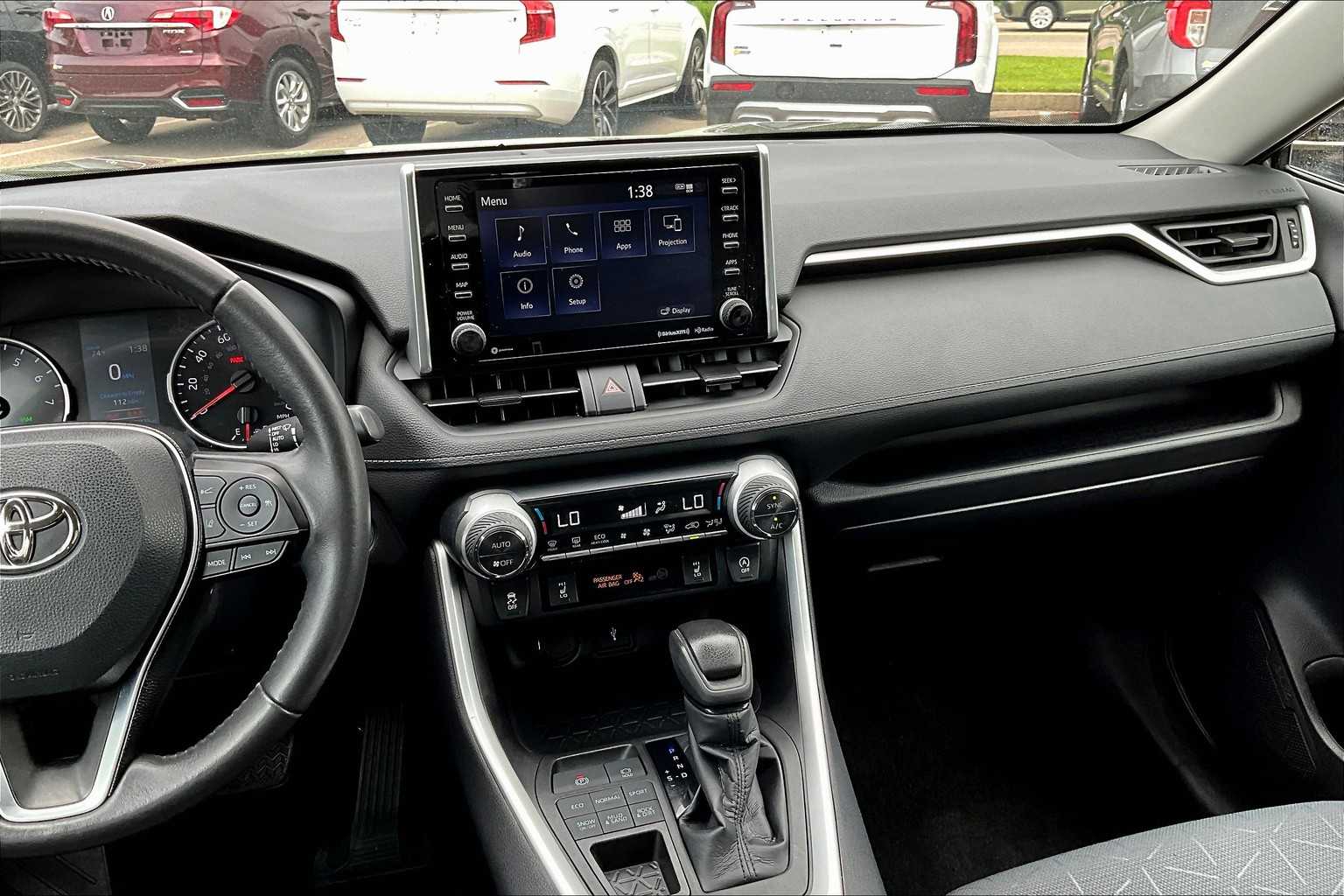 2021 Toyota RAV4 XLE - Photo 18