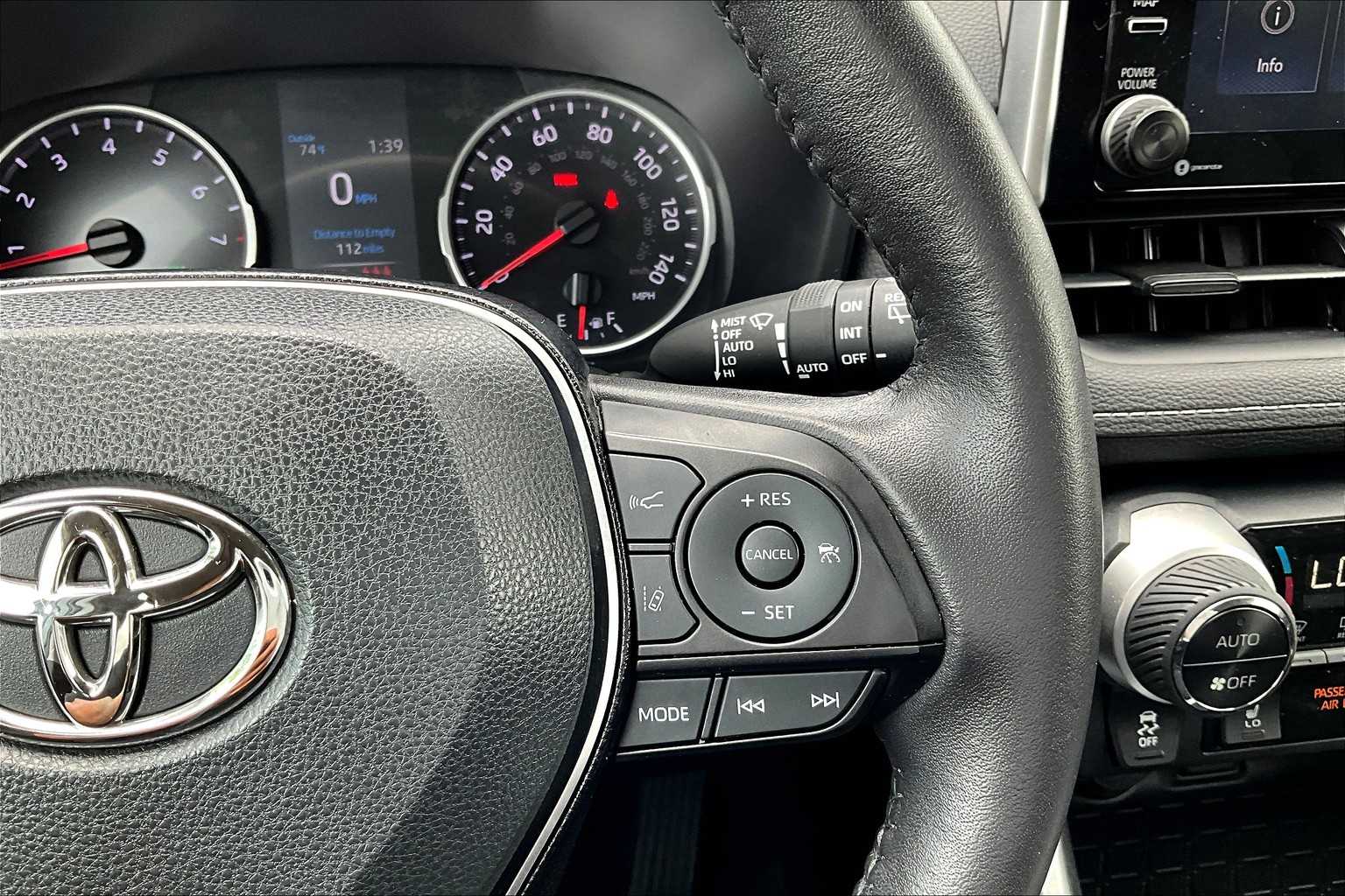2021 Toyota RAV4 XLE - Photo 24