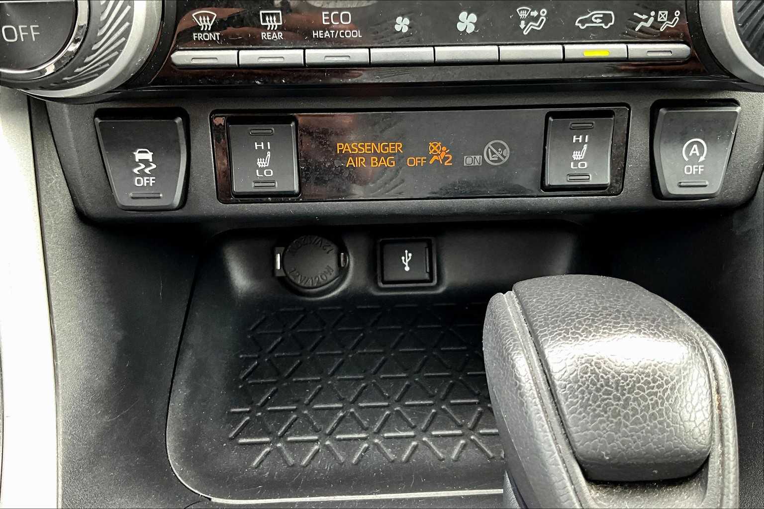 2021 Toyota RAV4 XLE - Photo 27