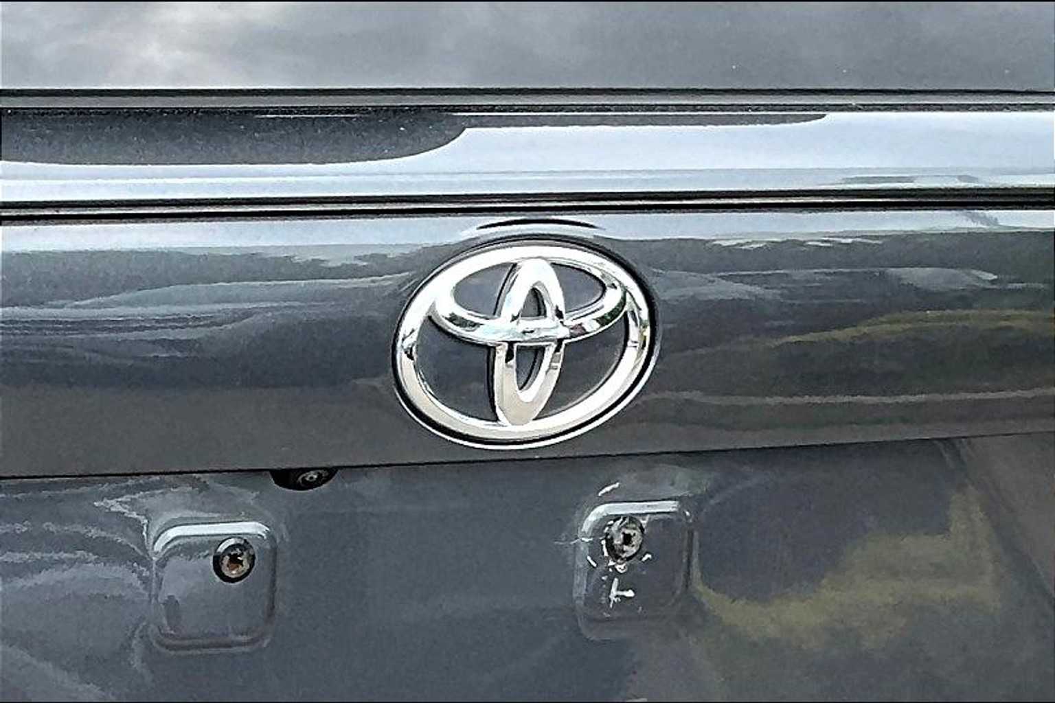 2021 Toyota RAV4 XLE - Photo 28
