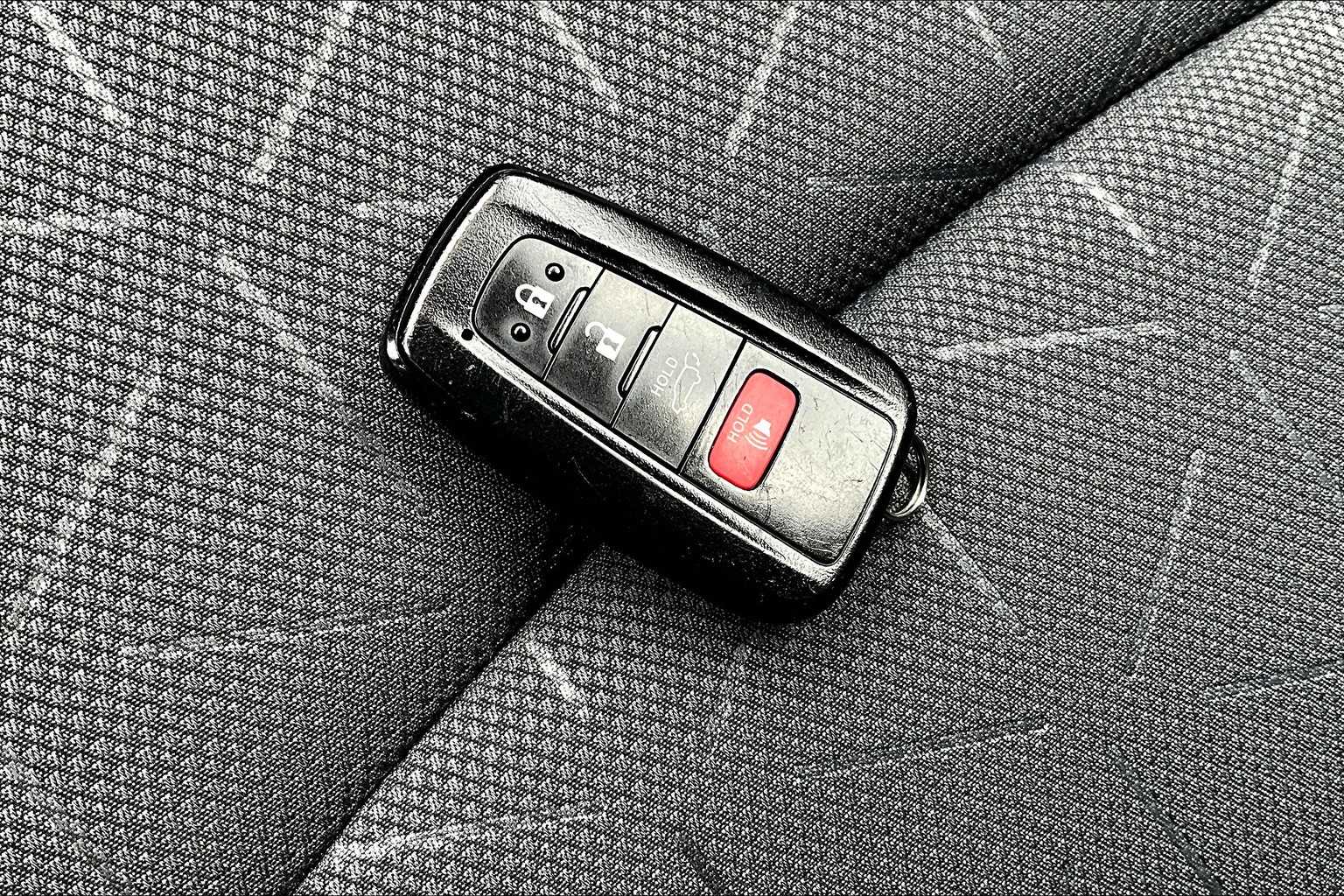2021 Toyota RAV4 XLE - Photo 30