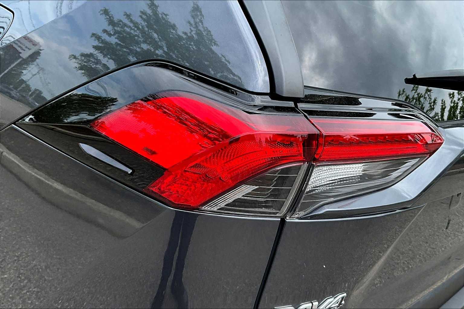 2021 Toyota RAV4 XLE - Photo 33