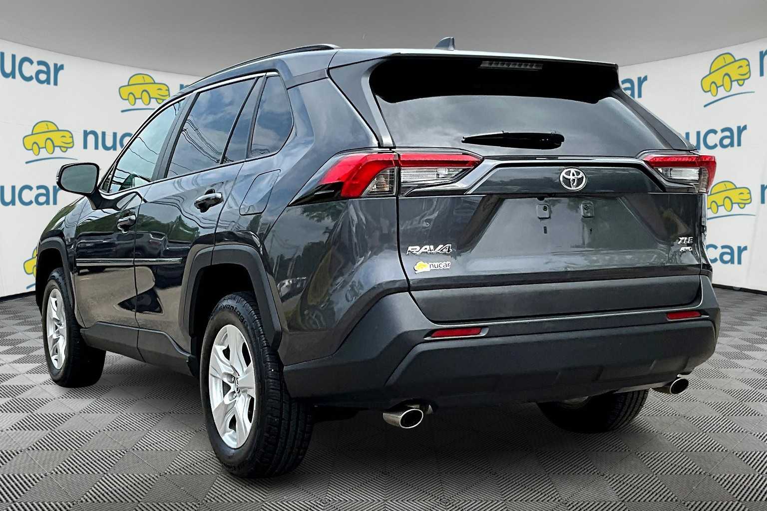 2021 Toyota RAV4 XLE - Photo 4