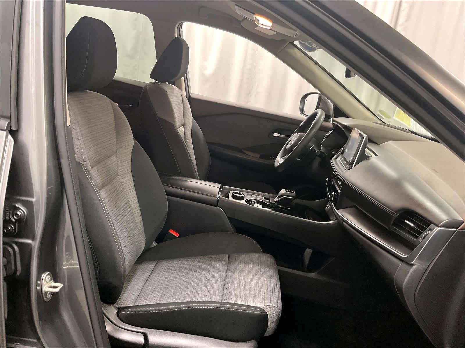 2023 Nissan Rogue SV - Photo 11