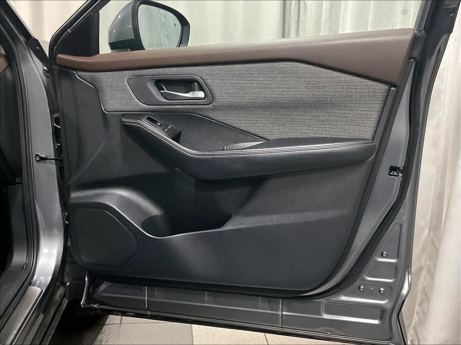 2023 Nissan Rogue SV - Photo 12