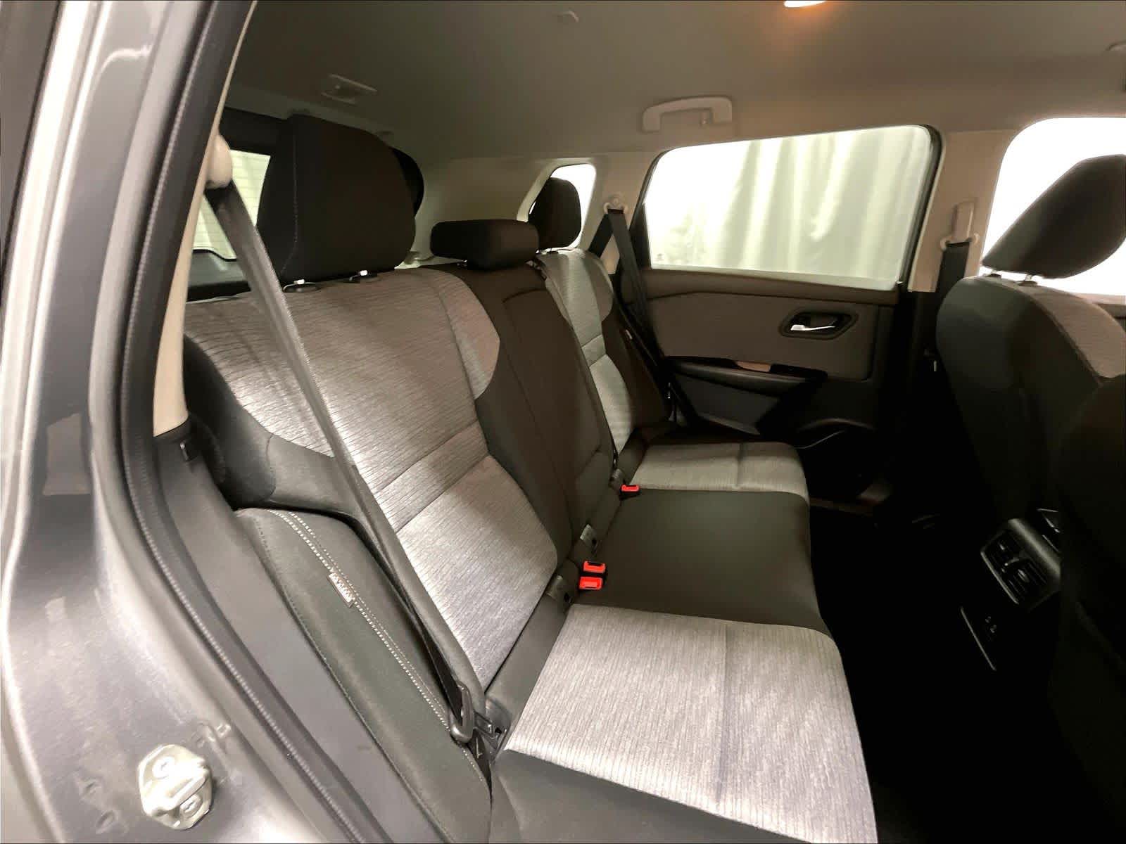 2023 Nissan Rogue SV - Photo 16