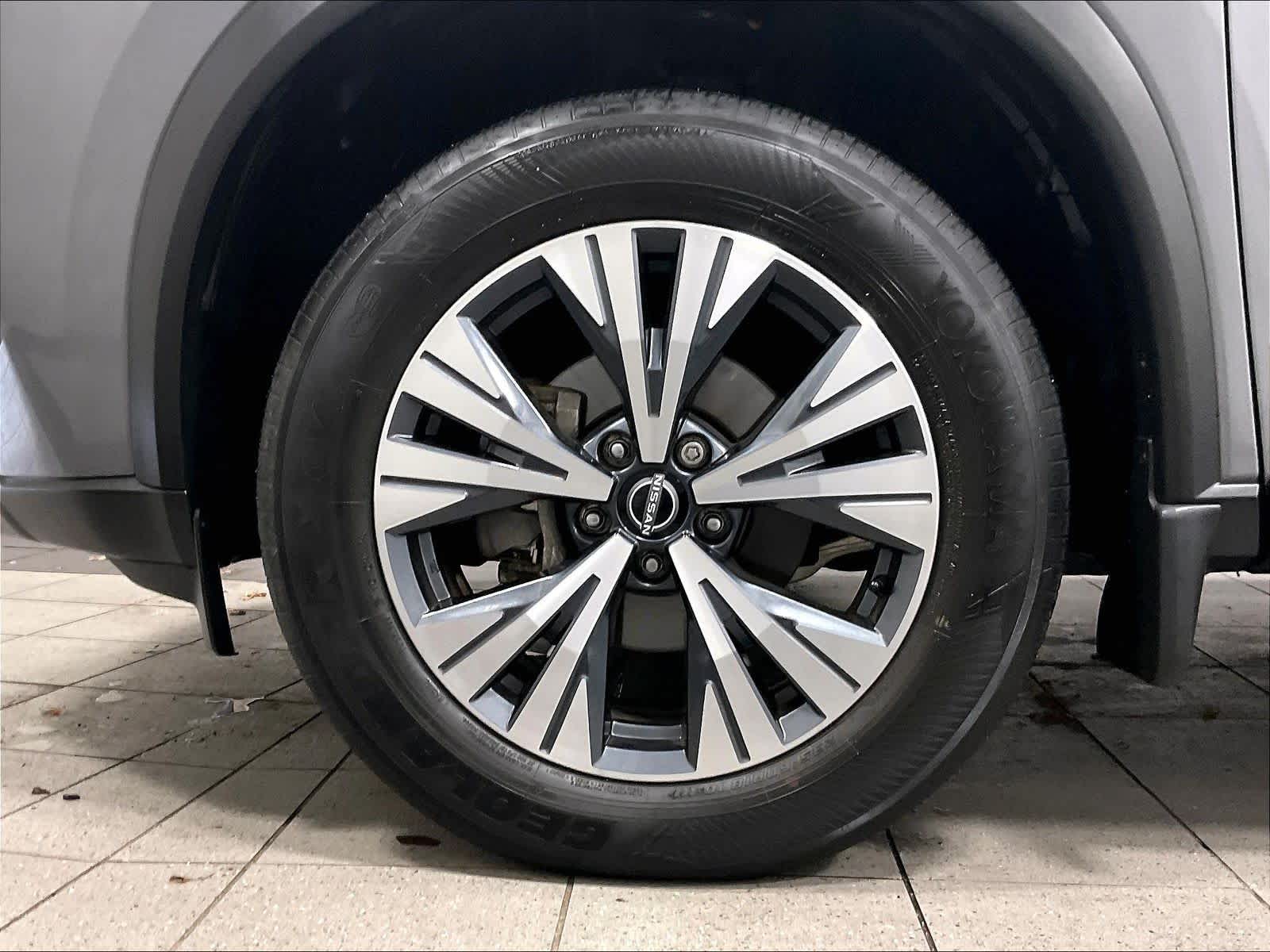 2023 Nissan Rogue SV - Photo 7