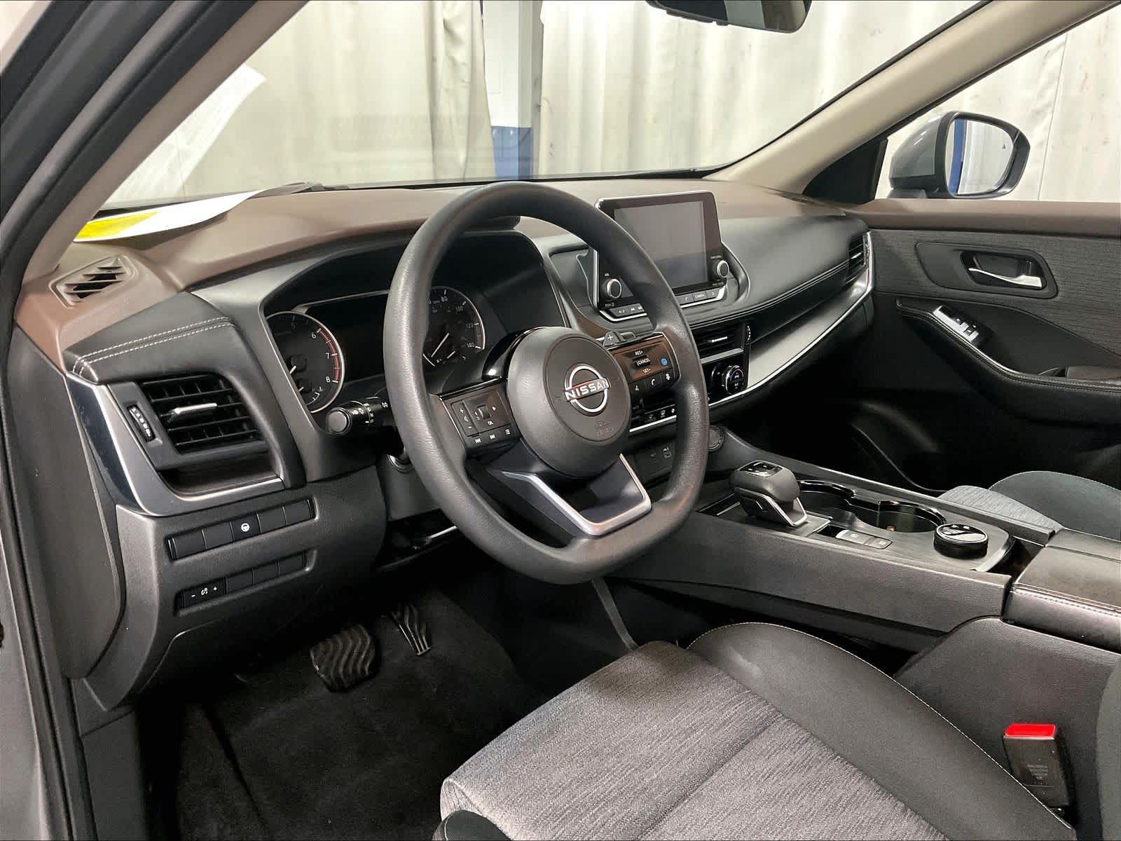 2023 Nissan Rogue SV - Photo 8