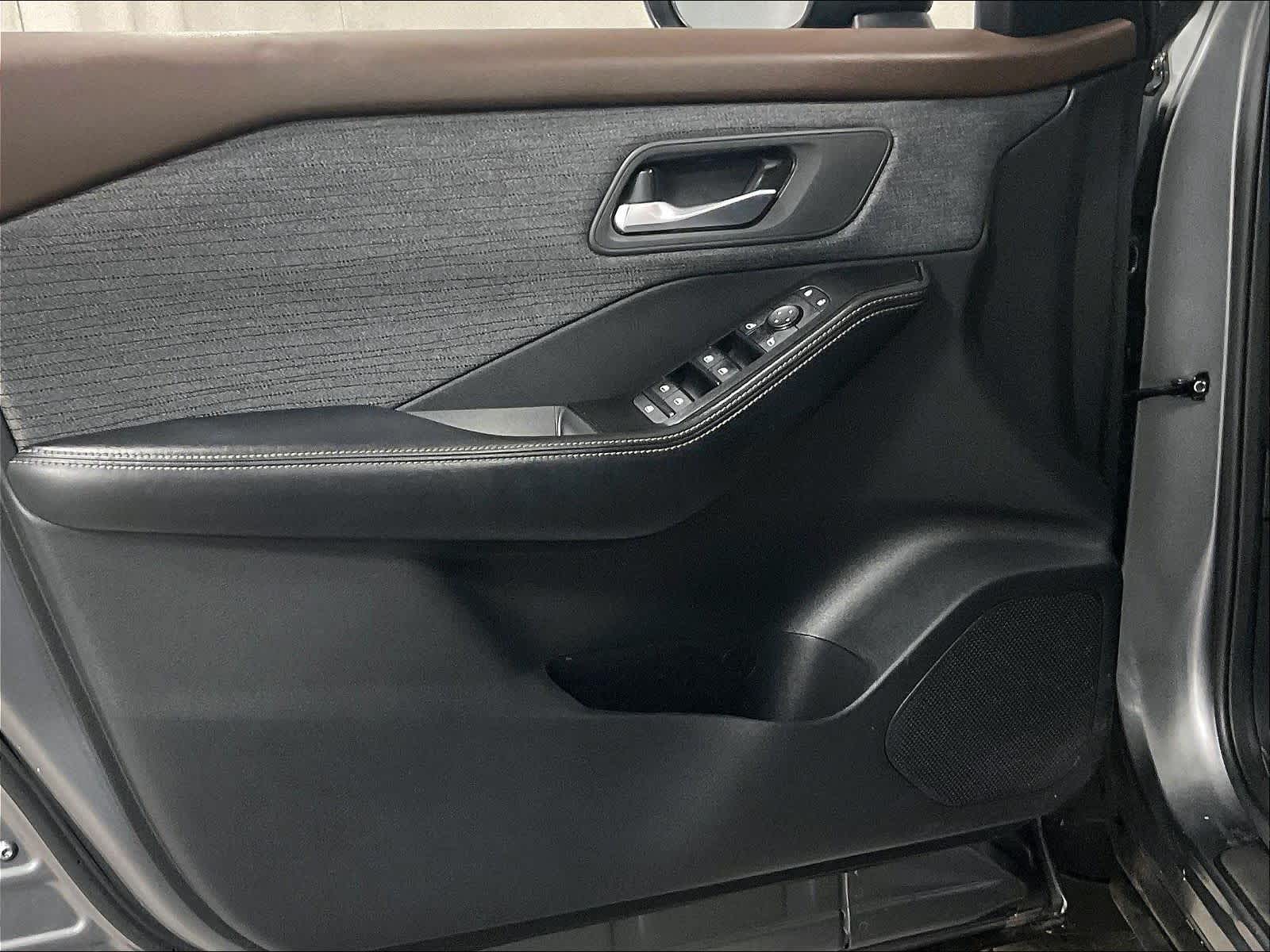 2023 Nissan Rogue SV - Photo 9