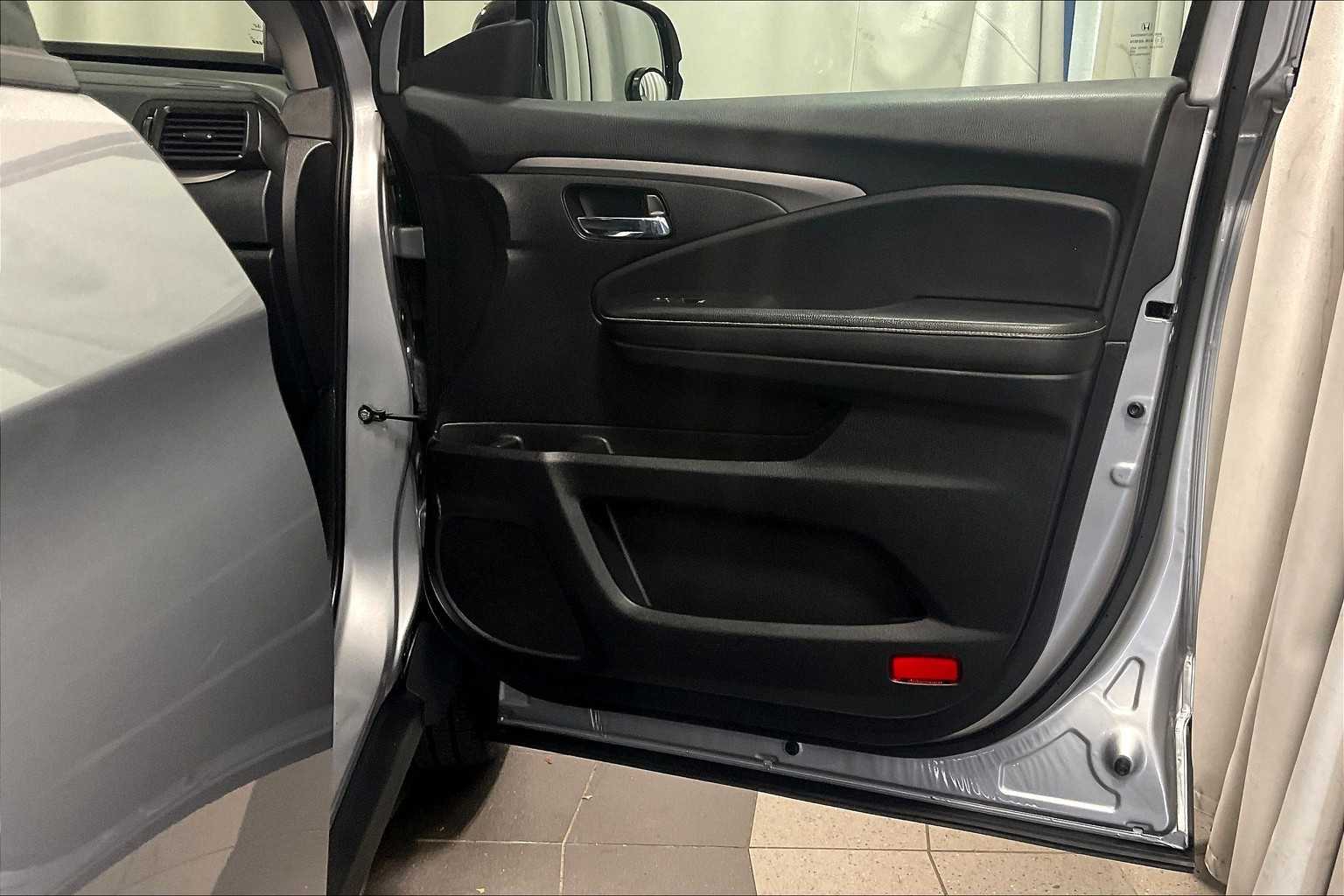 2021 Honda Ridgeline Sport - Photo 12