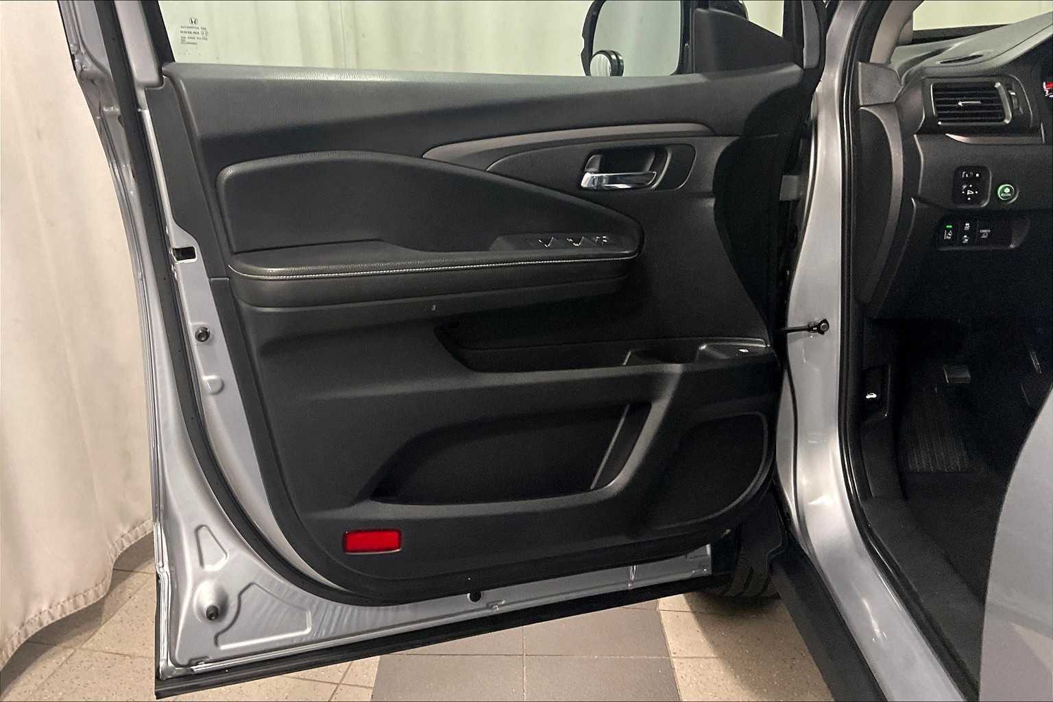 2021 Honda Ridgeline Sport - Photo 9