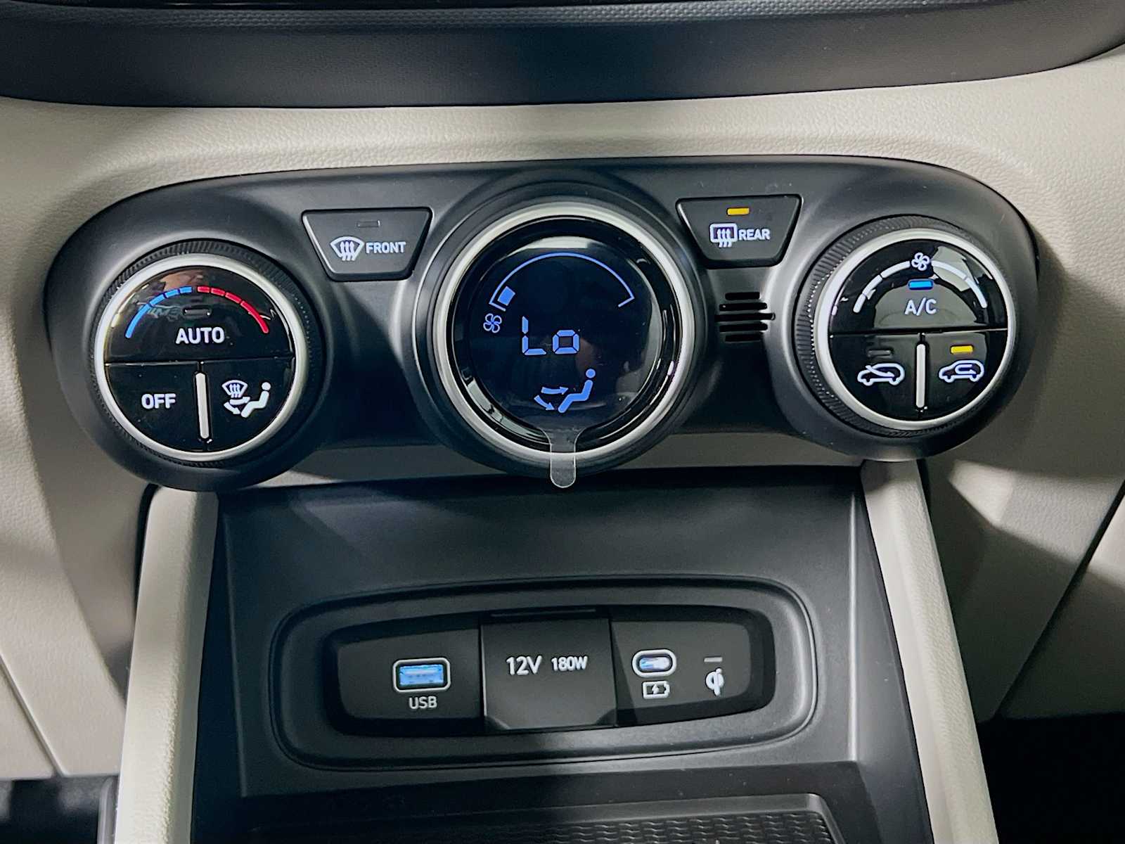 2026 Hyundai Venue SEL - Photo 10