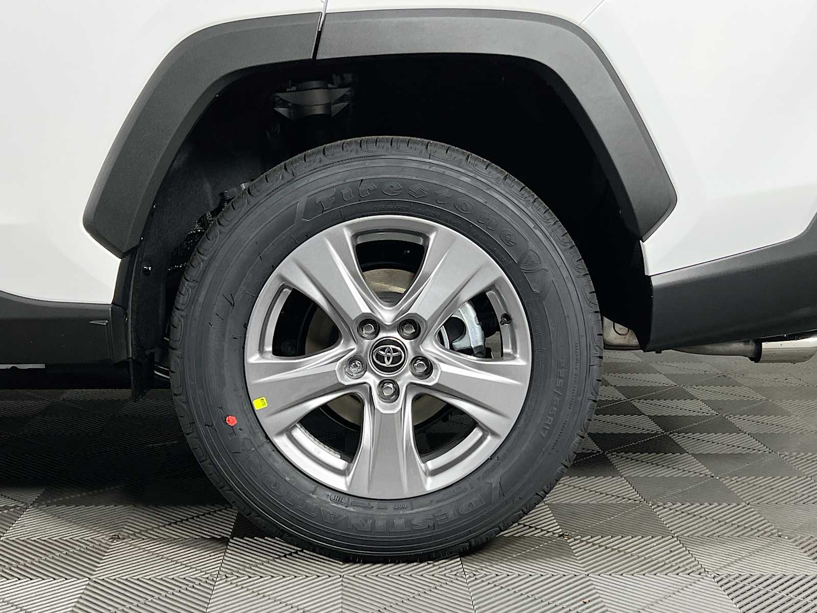 2025 Toyota RAV4 XLE - Photo 19