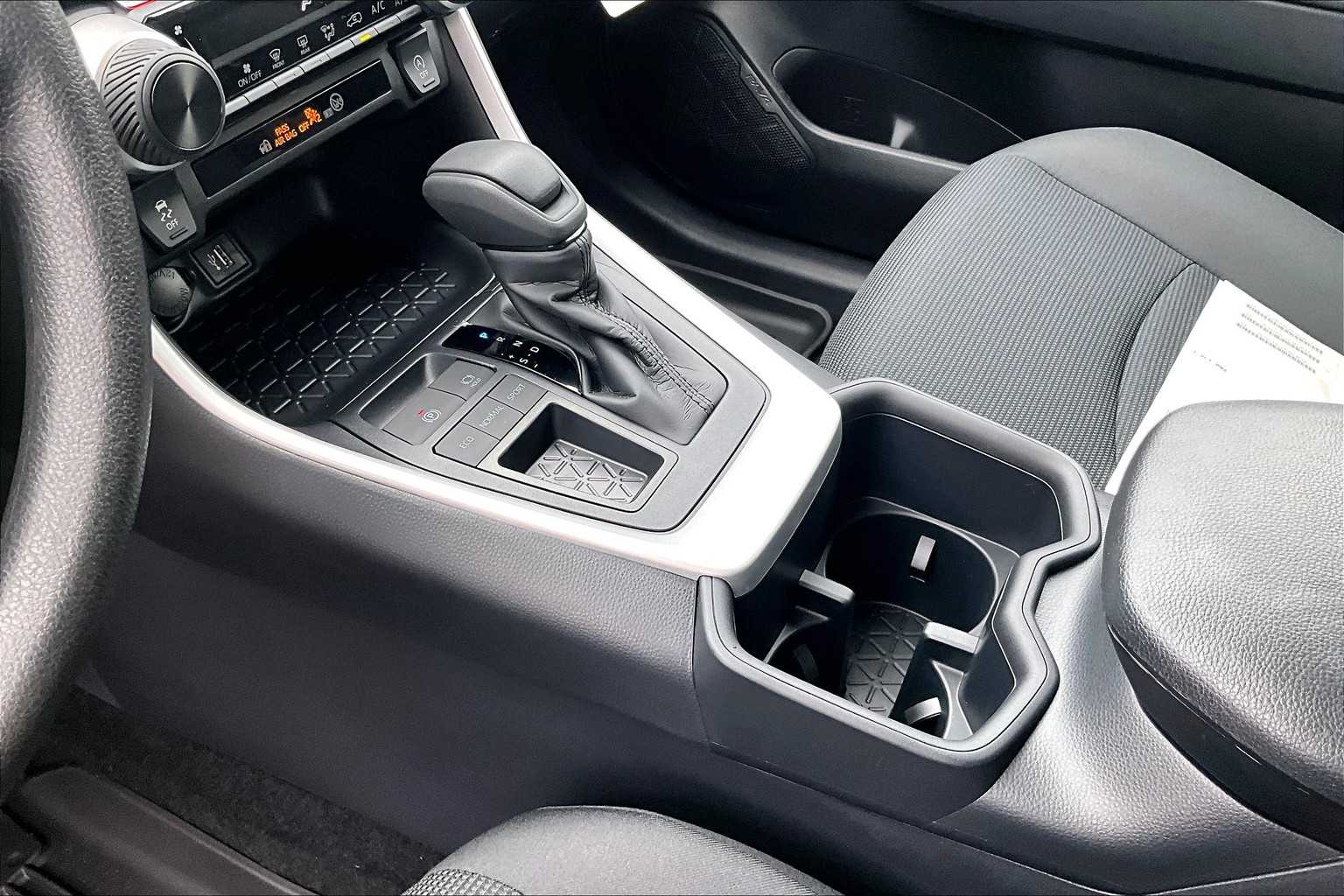 2025 Toyota RAV4 LE - Photo 14