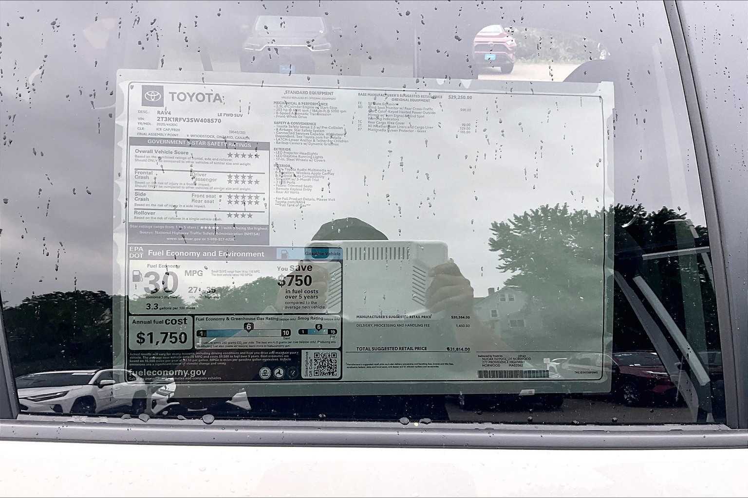 2025 Toyota RAV4 LE - Photo 18