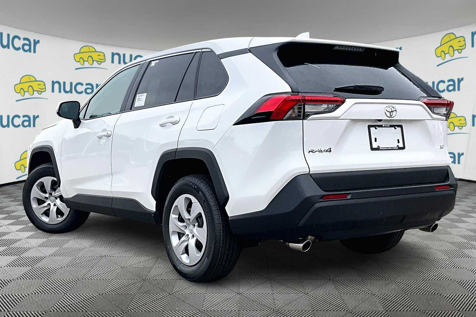 2025 Toyota RAV4 LE - Photo 5