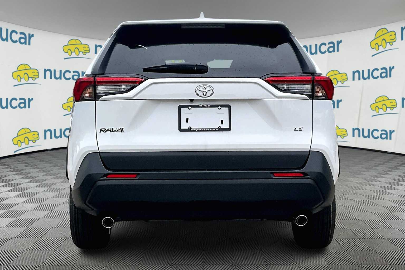 2025 Toyota RAV4 LE - Photo 6
