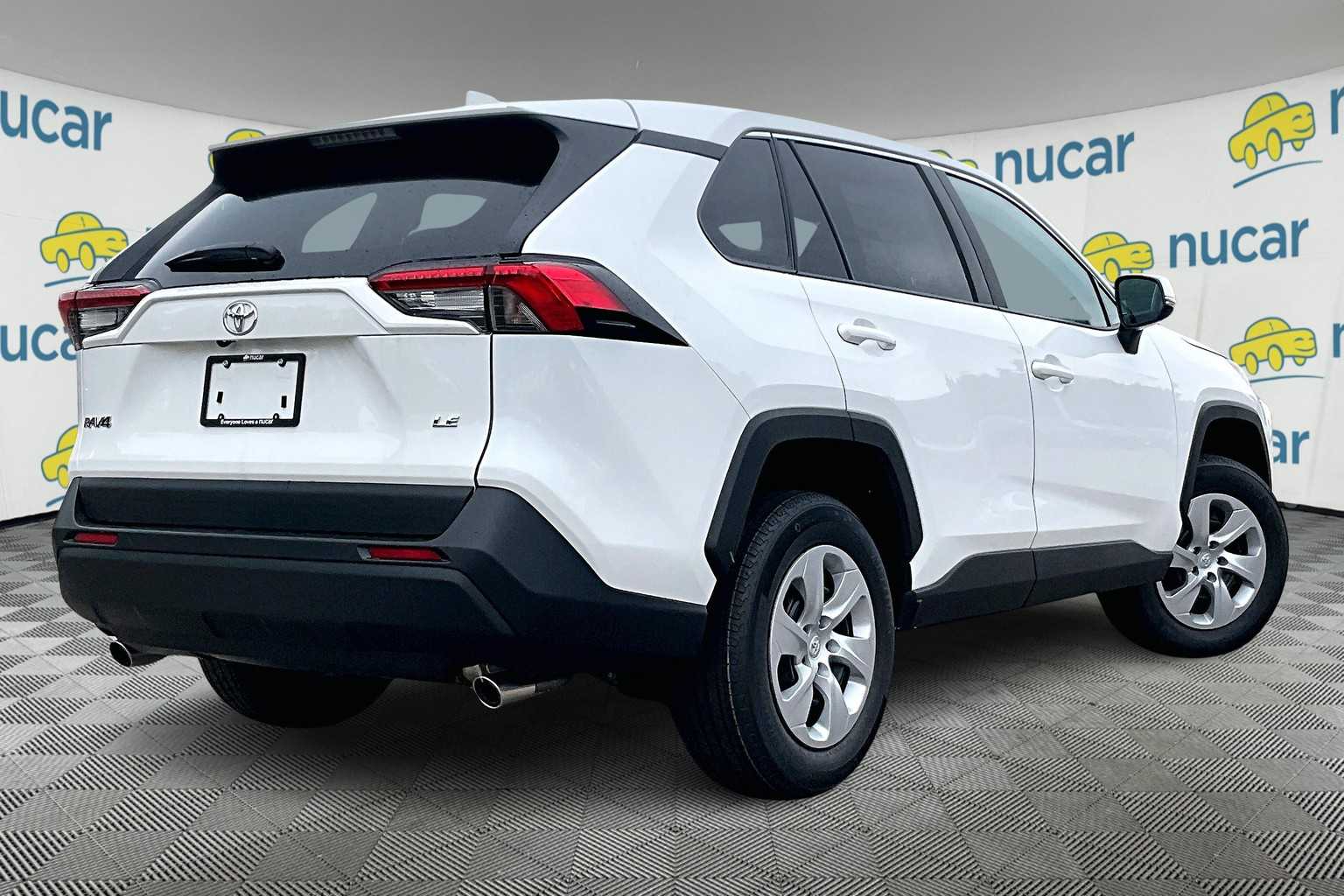 2025 Toyota RAV4 LE - Photo 7
