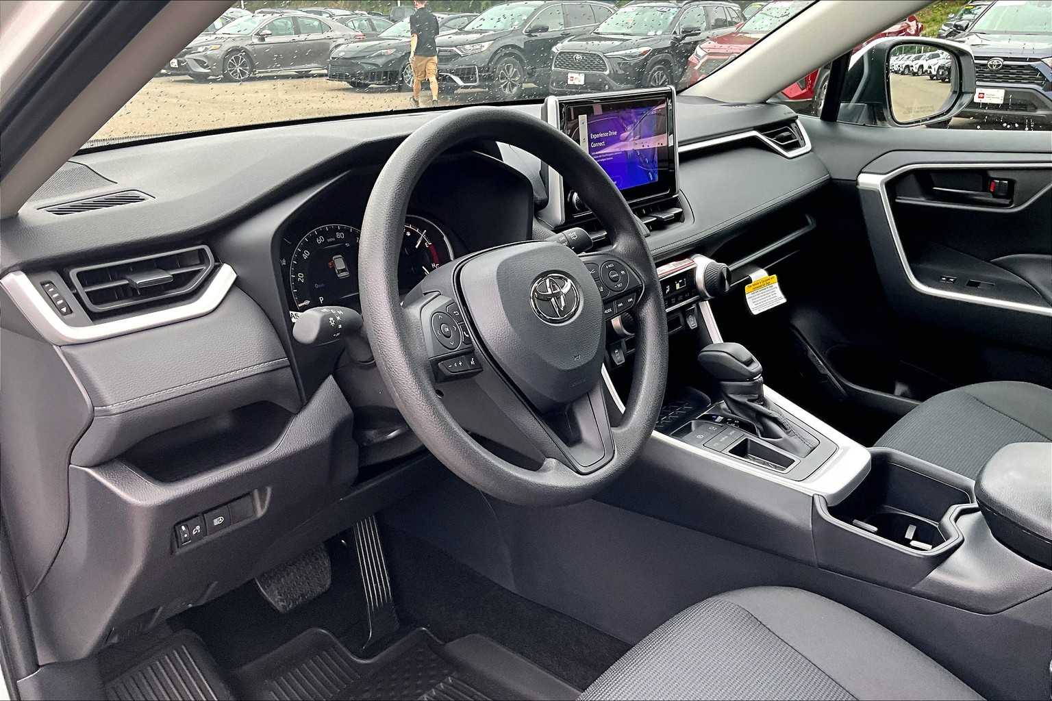 2025 Toyota RAV4 LE - Photo 9