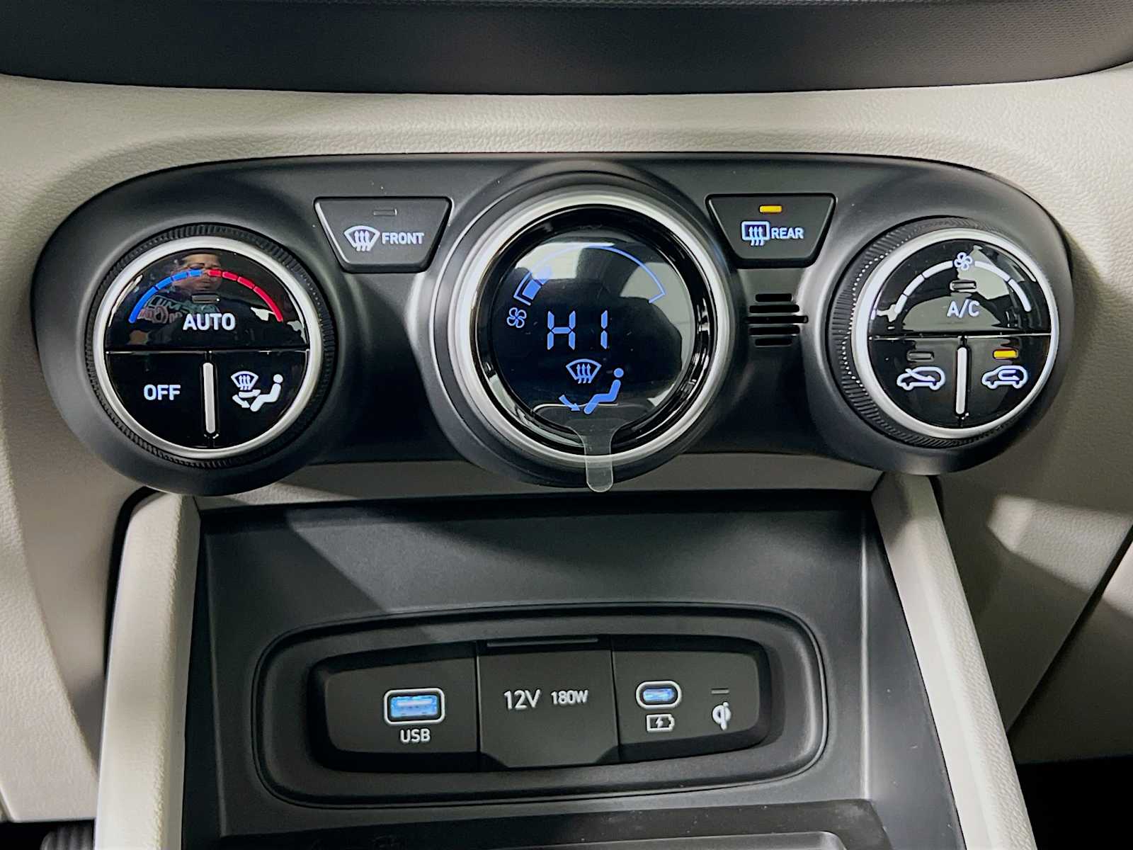 2026 Hyundai Venue SEL - Photo 10