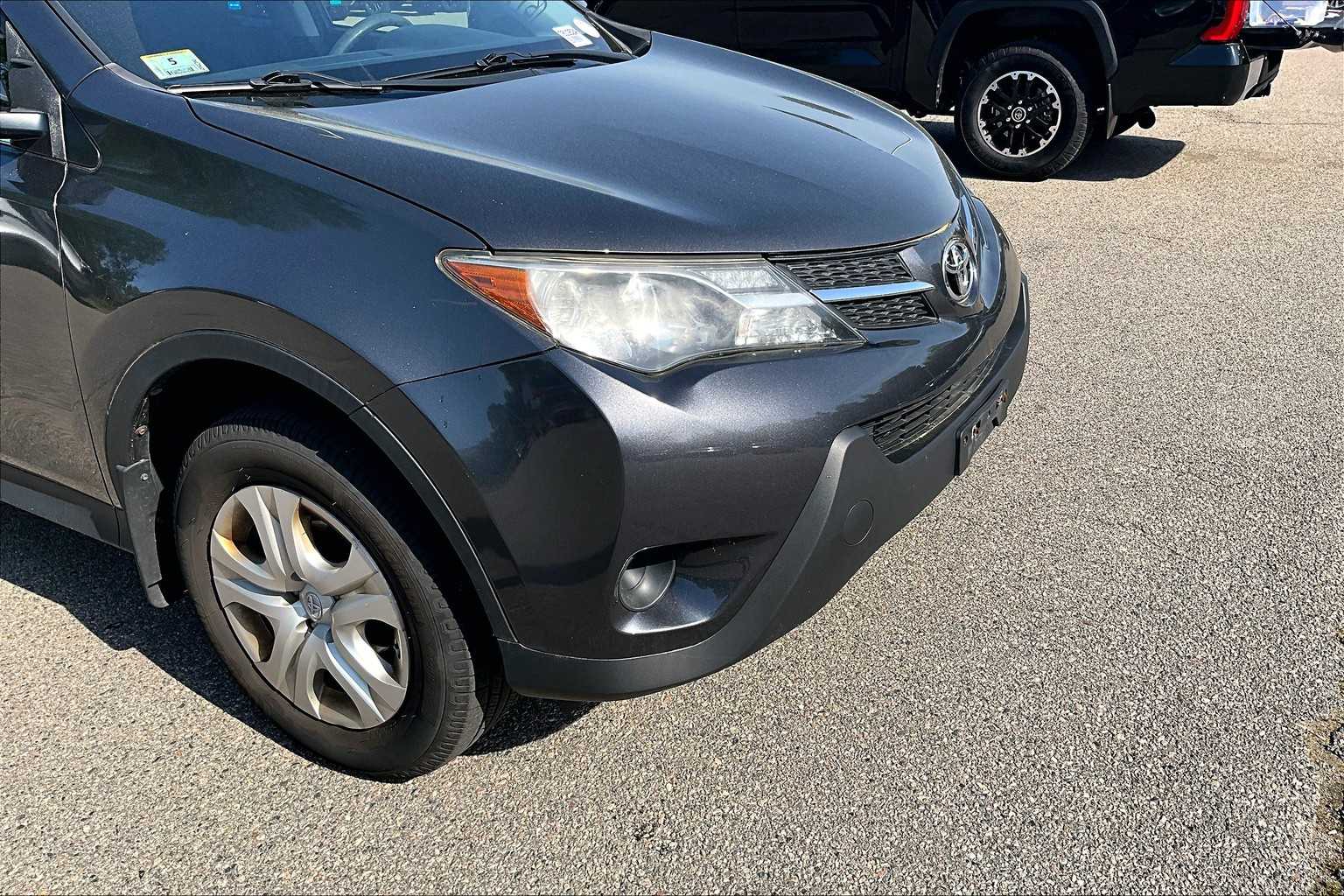 2014 Toyota RAV4 LE - Photo 5