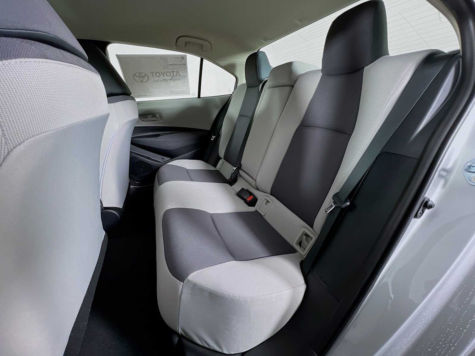 2025 Toyota Corolla LE - Photo 13