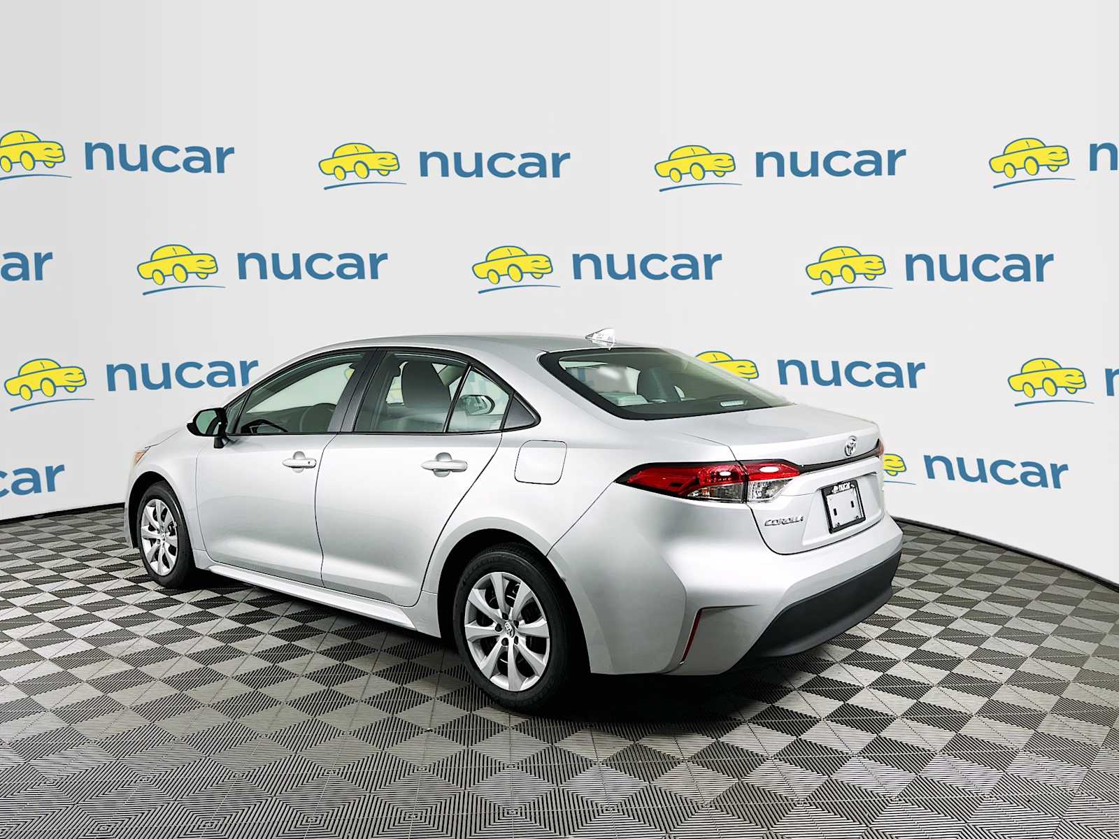 2025 Toyota Corolla LE - Photo 4
