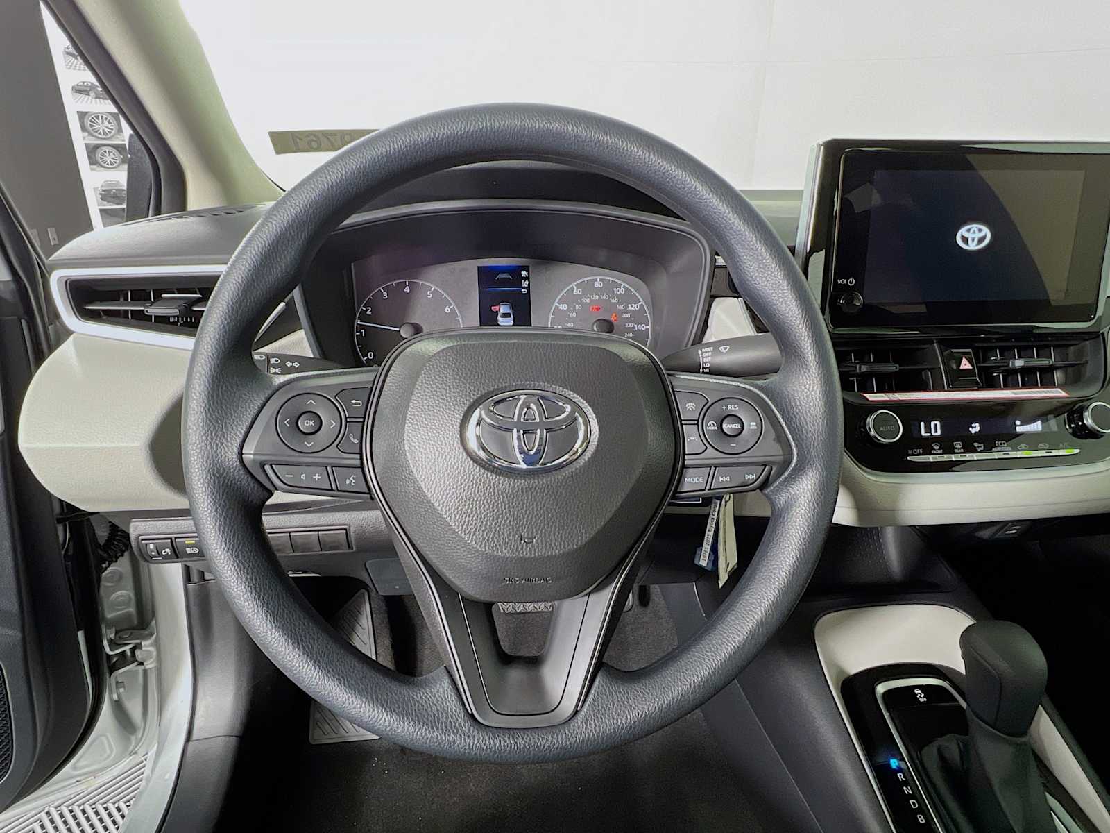 2025 Toyota Corolla LE - Photo 7