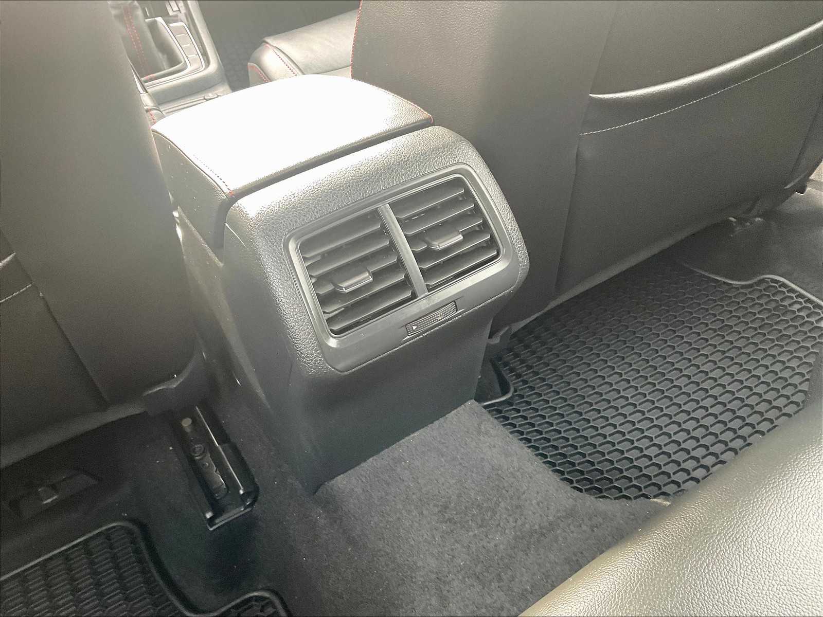 2019 Volkswagen Golf GTI SE - Photo 27