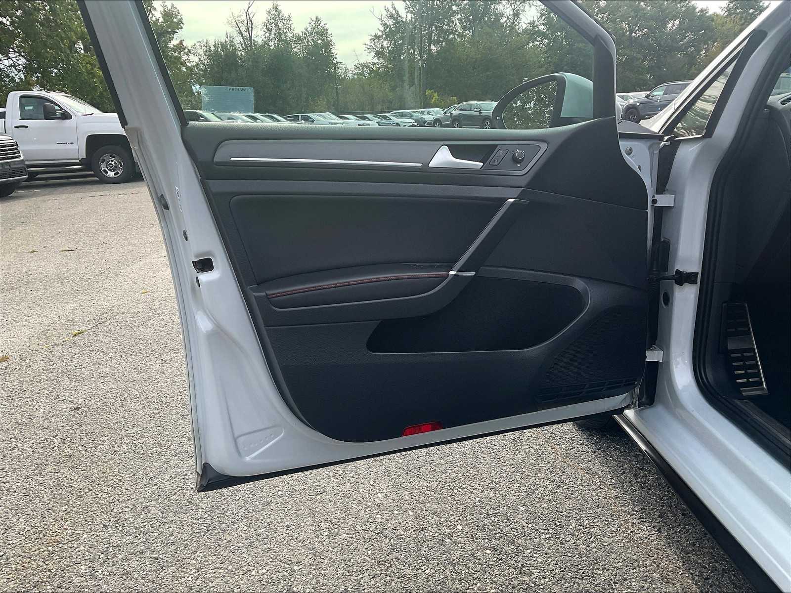 2019 Volkswagen Golf GTI SE - Photo 9