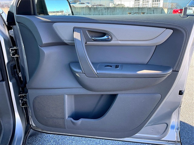 2015 Chevrolet Traverse LS - Photo 12