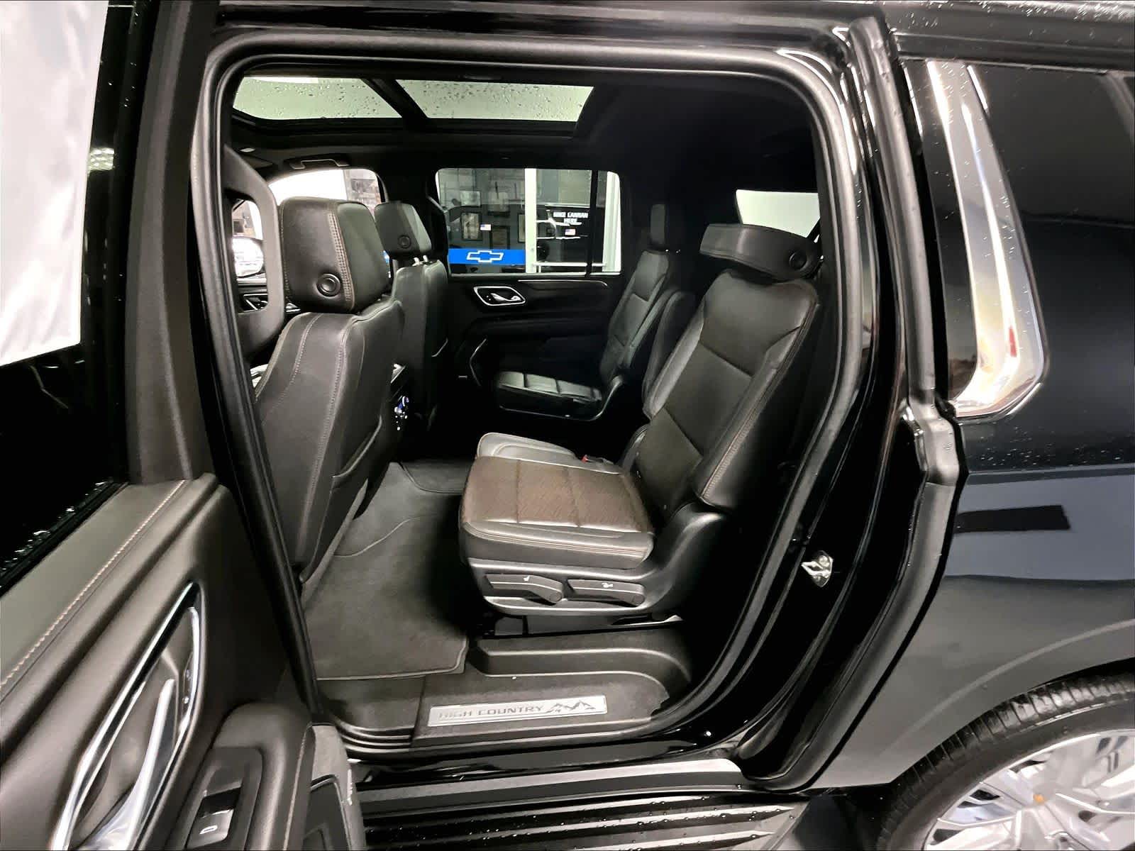 2023 Chevrolet Suburban High Country - Photo 15